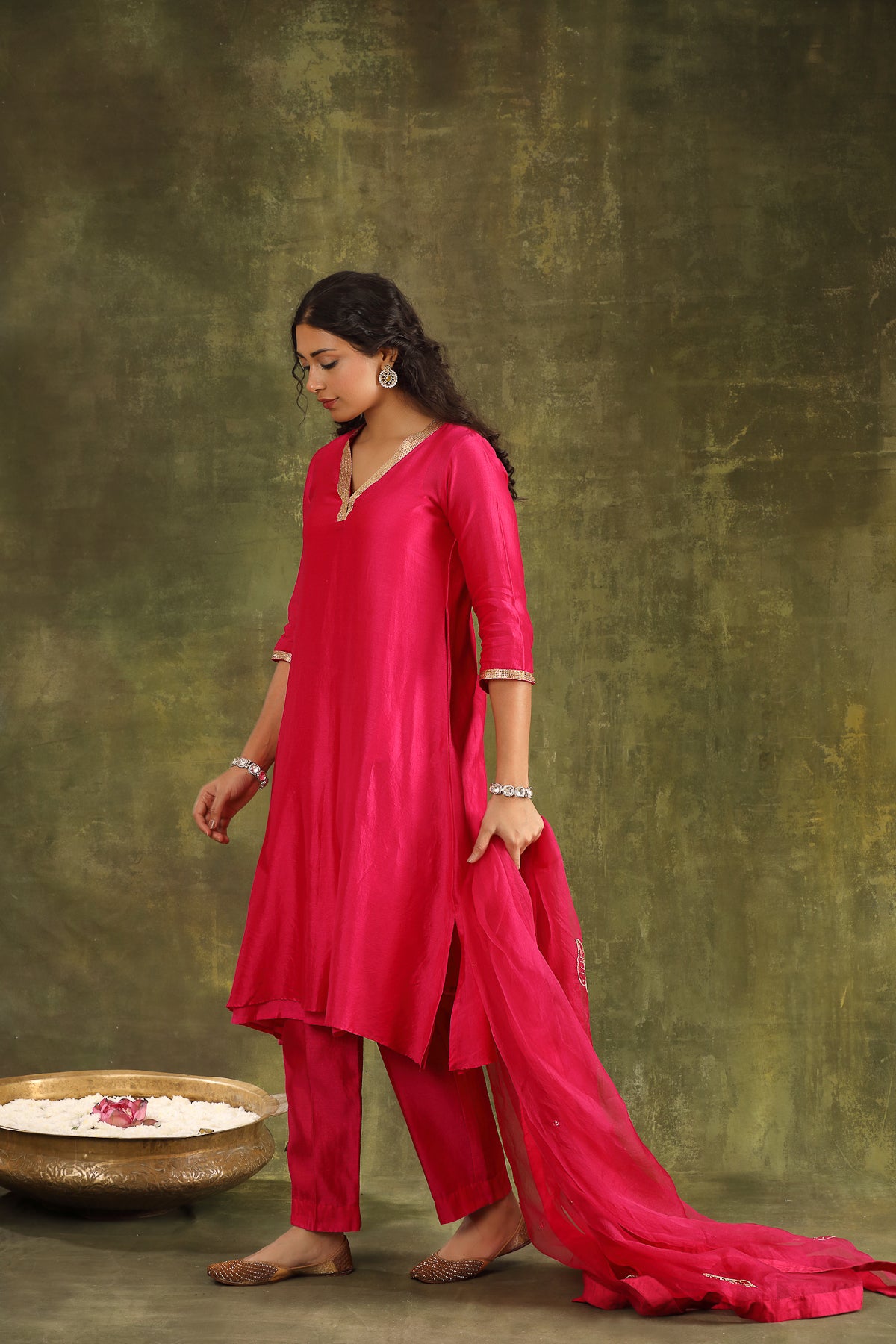 MAGENTA PINK HAND EMBROIDERED SILK CHANDERI SUIT SET WITH DUPATTA