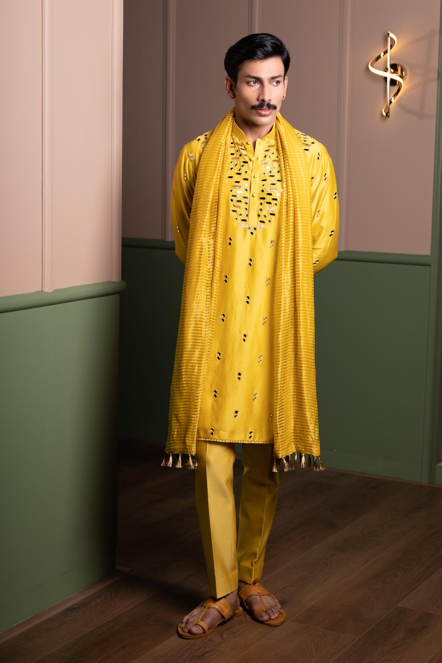 MIRROR DROP KURTA WITH BANARASI STOLE SET