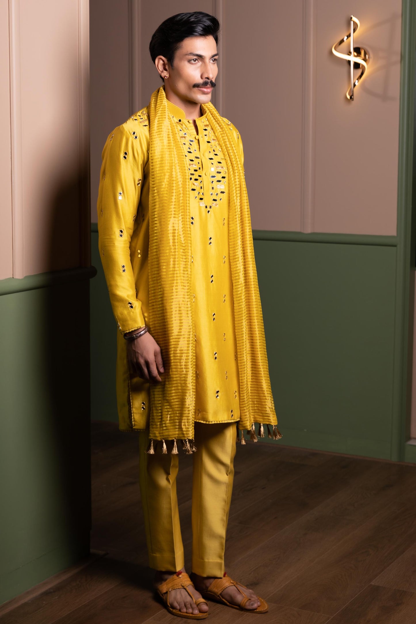 MIRROR DROP KURTA WITH BANARASI STOLE SET