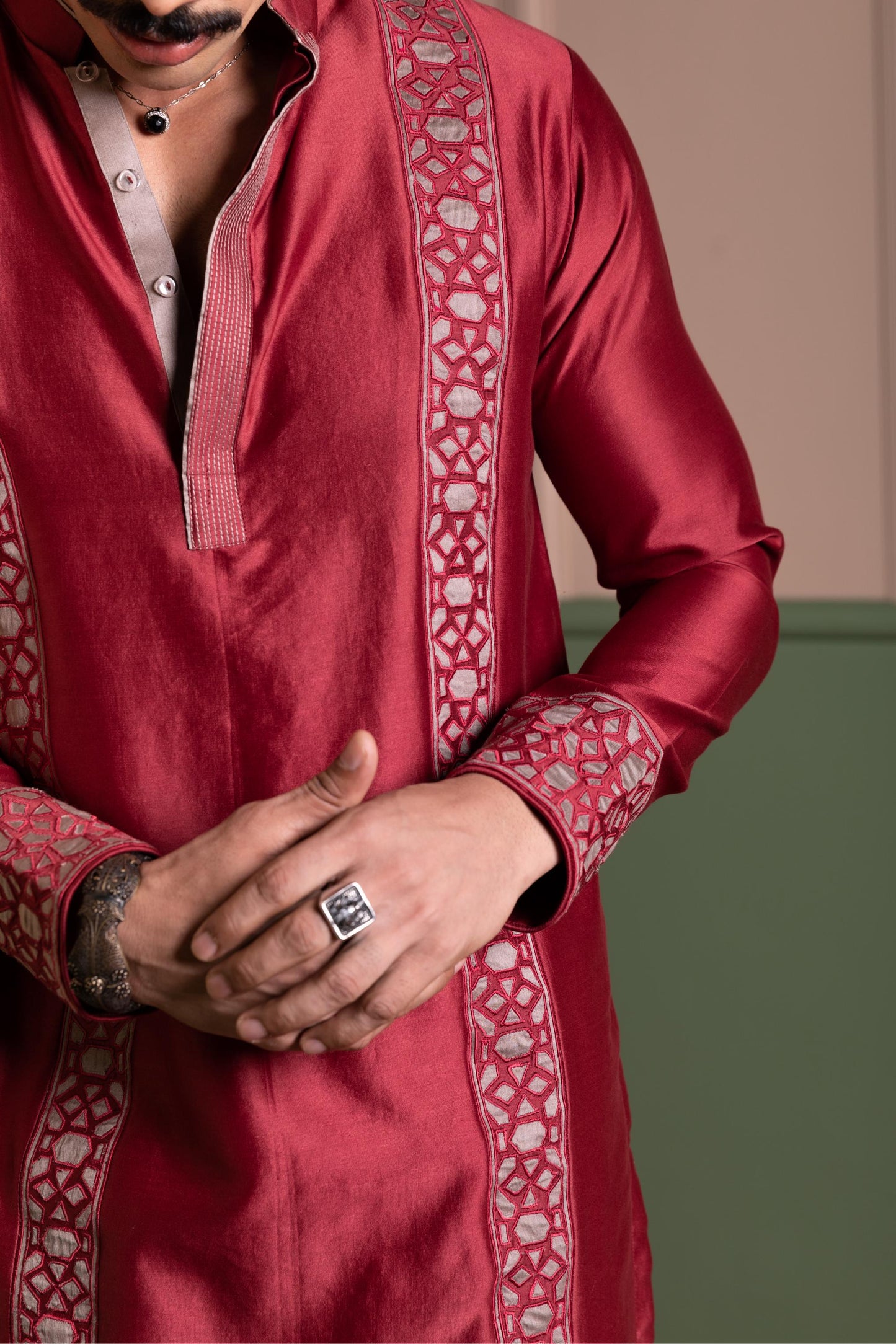 APPLIQUE PANEL KURTA SET