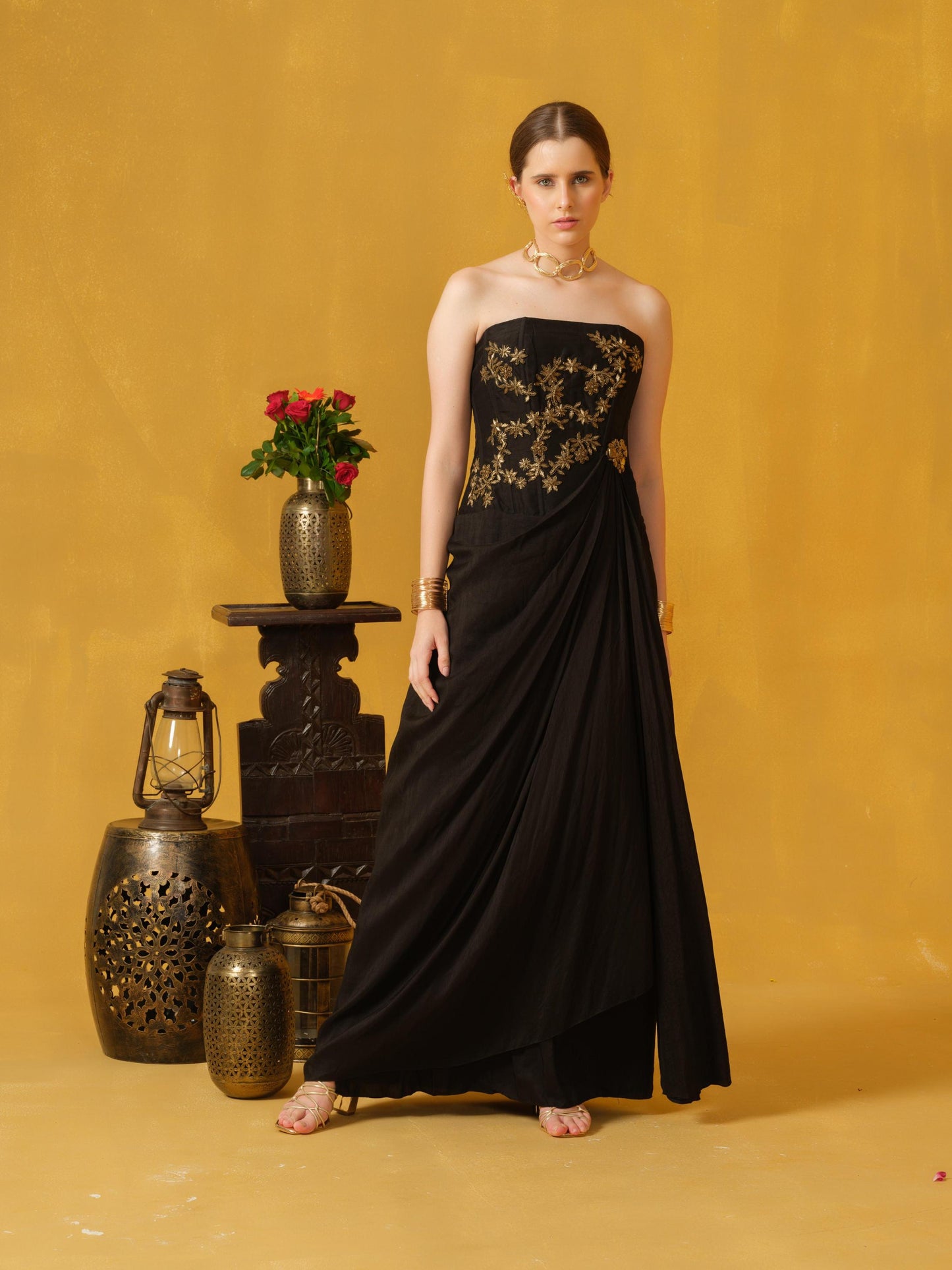 BLACK GOWN