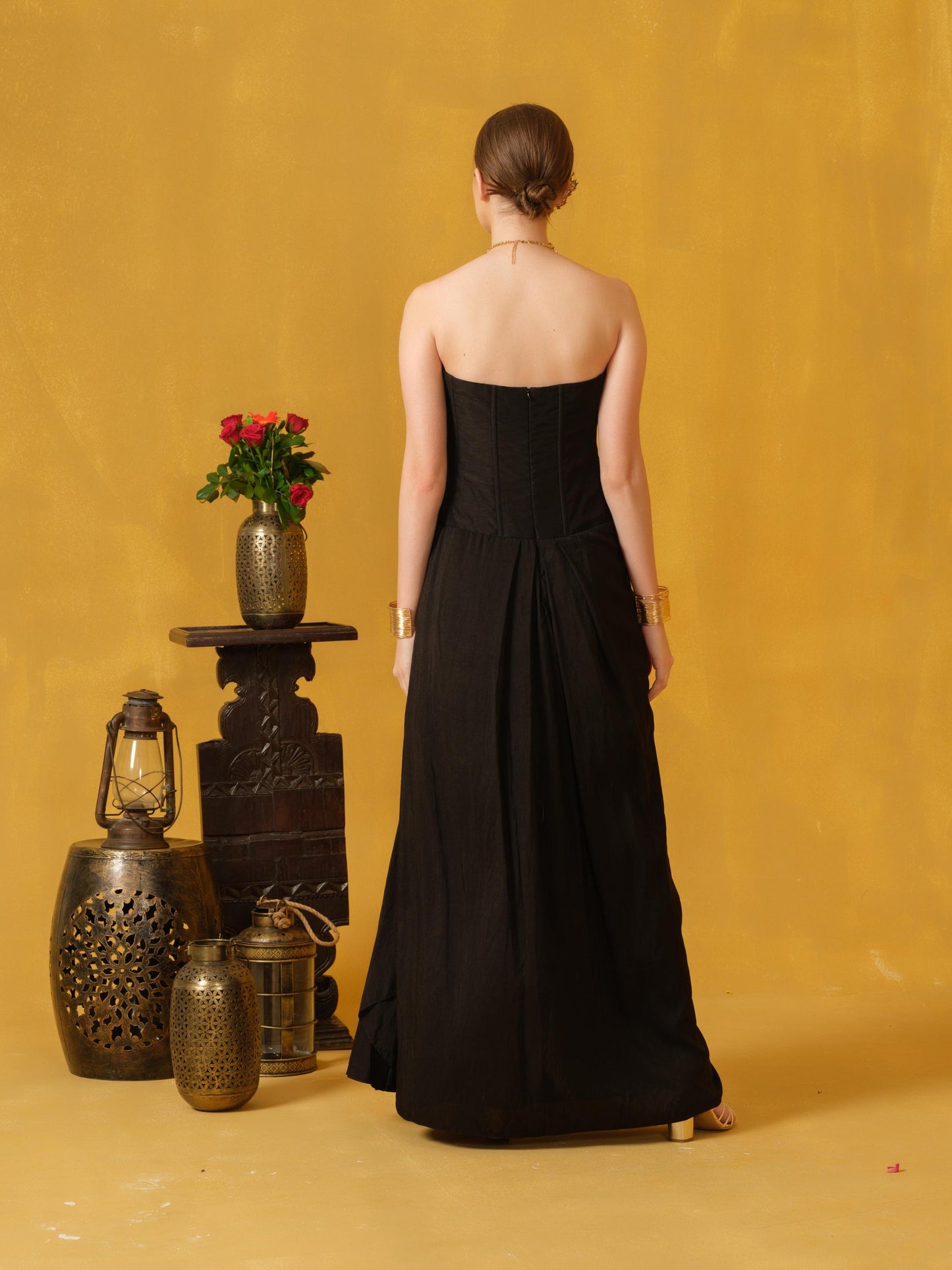 BLACK GOWN
