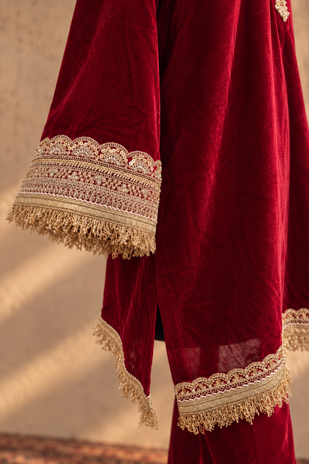MAROON VELVET KURTA PYJAMA WITH OFF WHITE DUPATTA