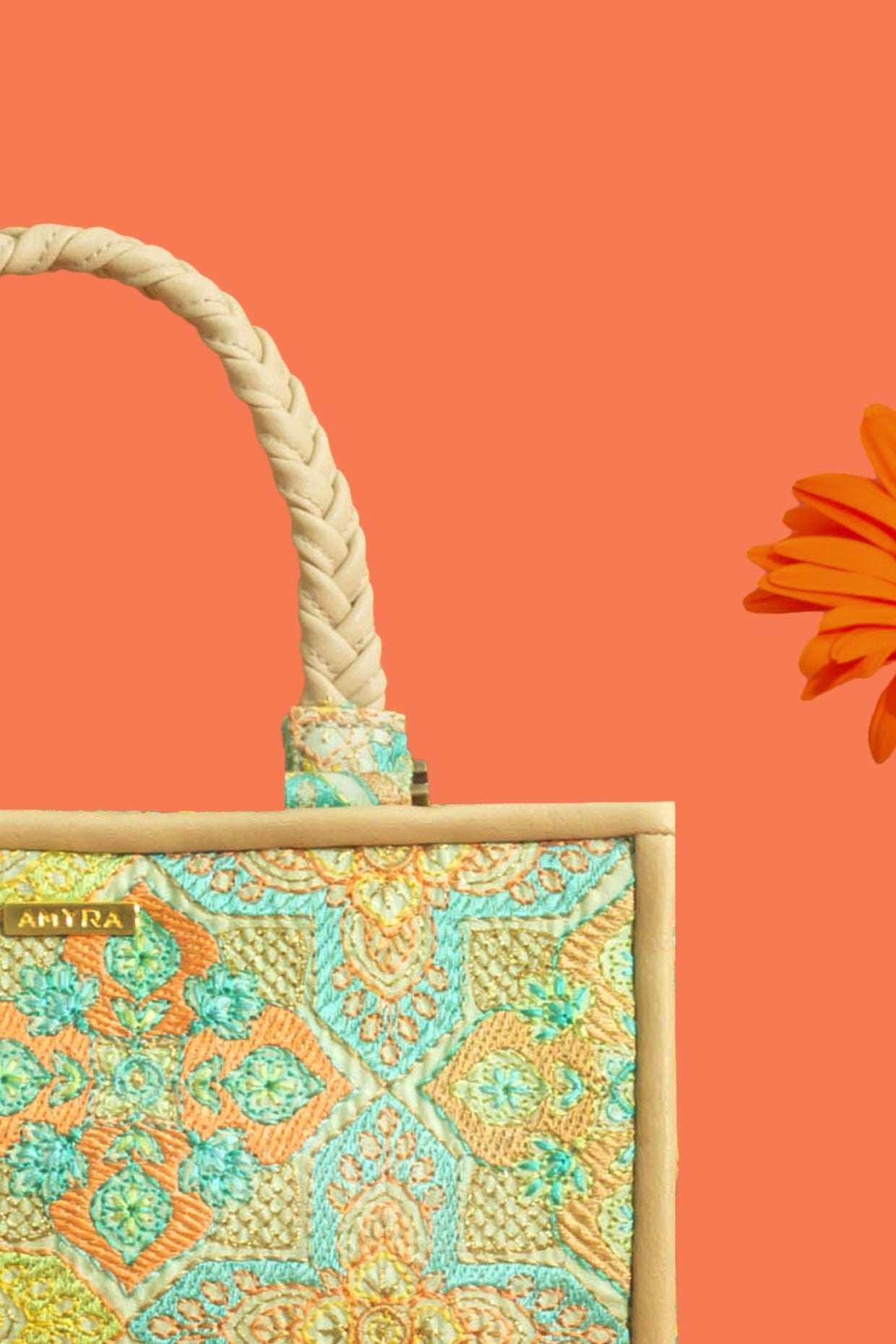 AMNA THREAD EMBROIDERED HANDBAG - MINT