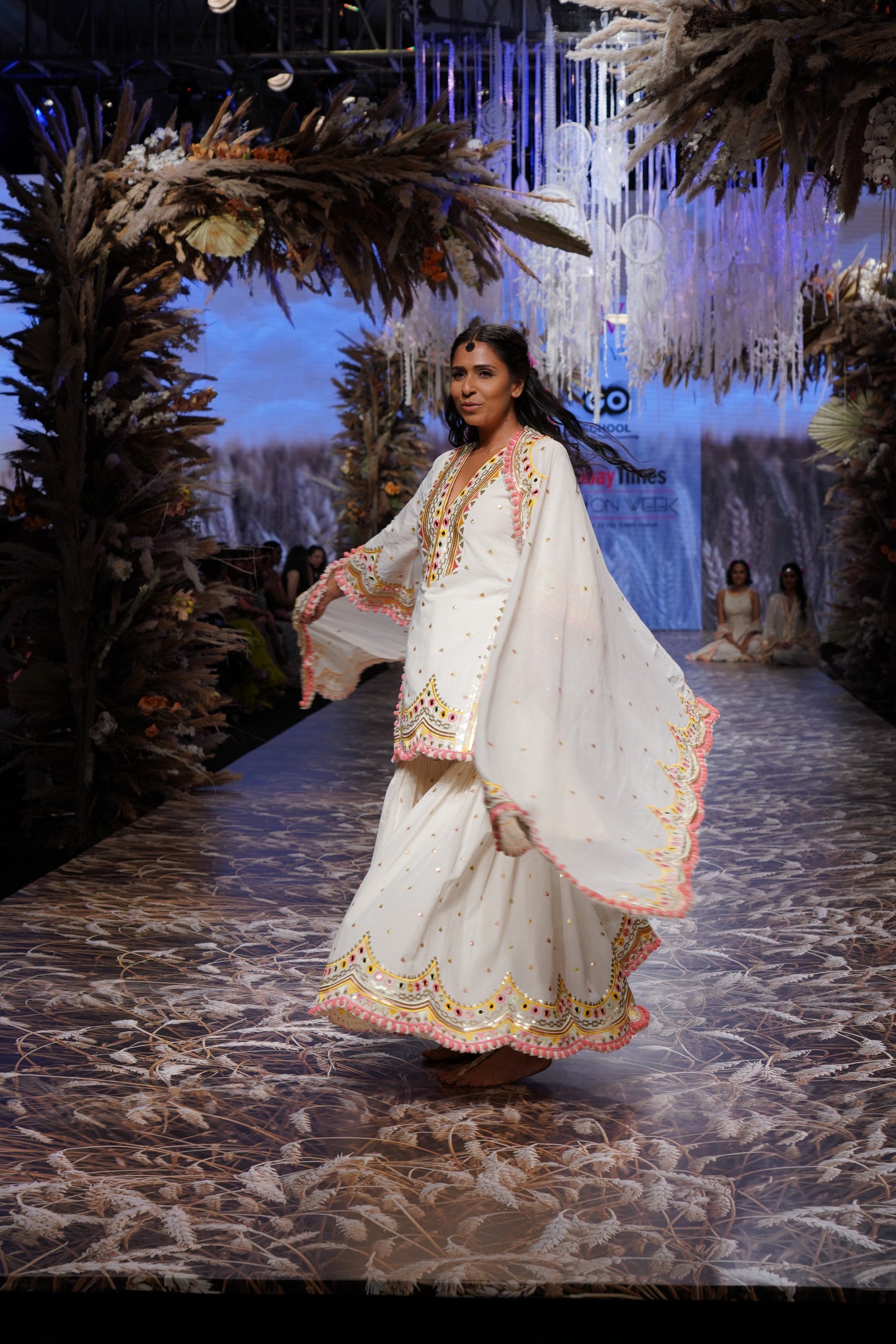 IVORY SHARARA SET