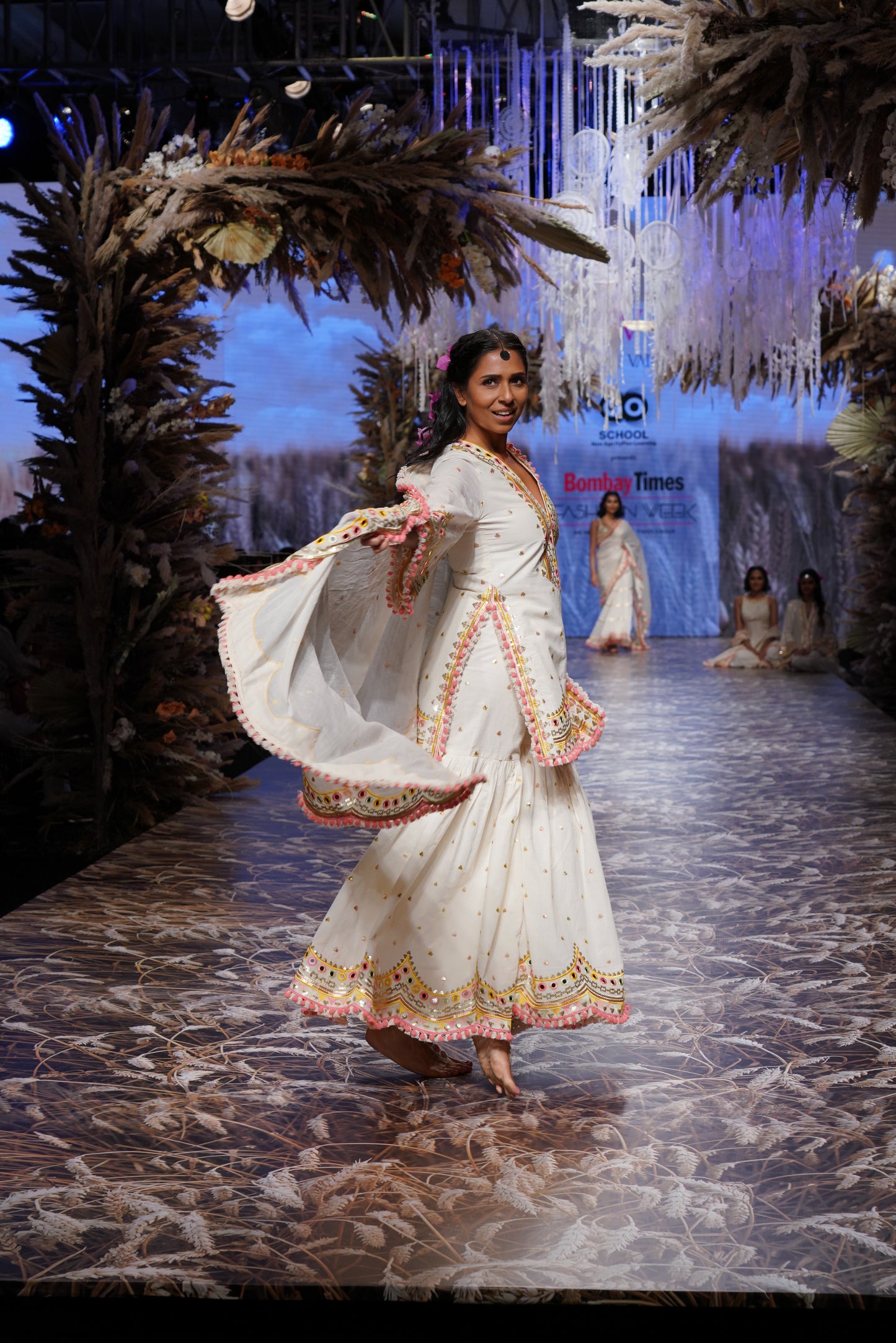 IVORY SHARARA SET