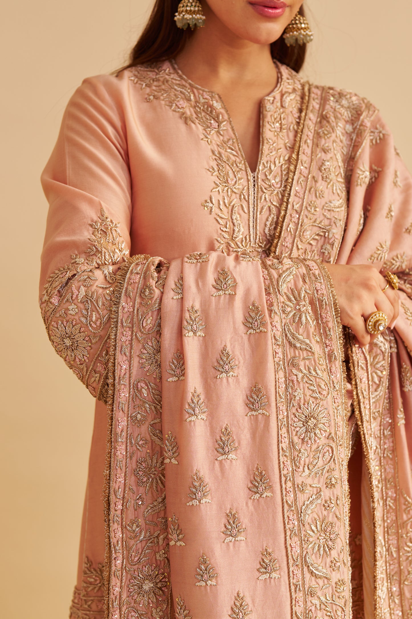 AREEBA - DABKA ZARDOZI EMBROIDERED PURE BANARASI OFF ROSE SHORT KURTA & SALWAR WITH DUPATTA