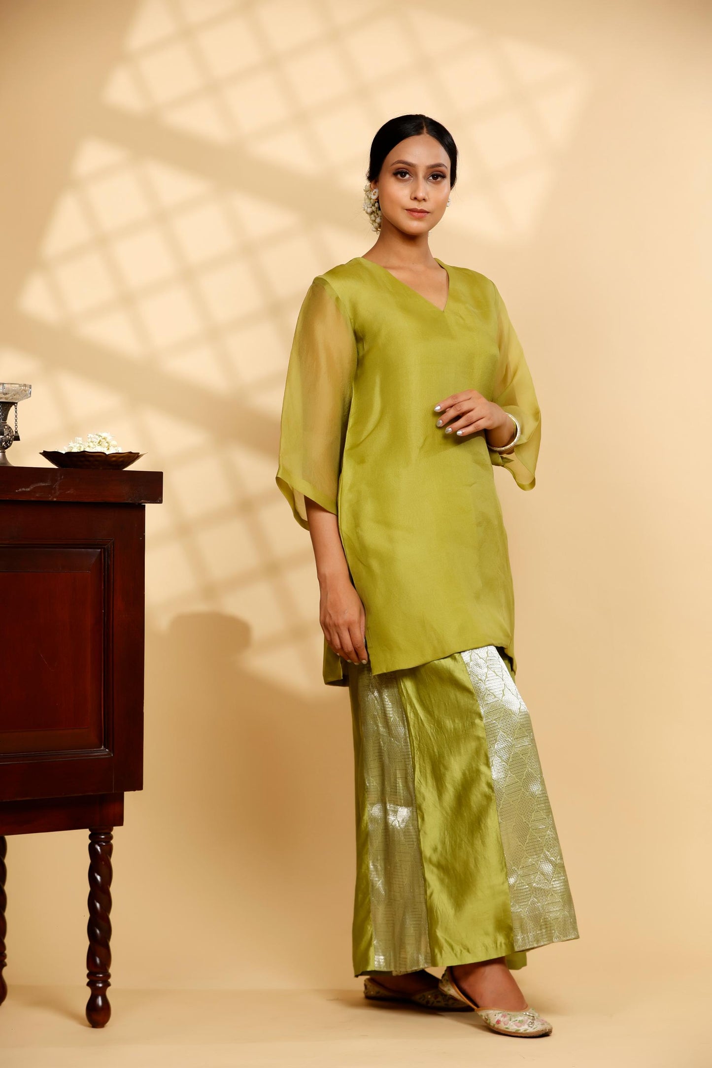 GREEN V-NECK KURTA SET