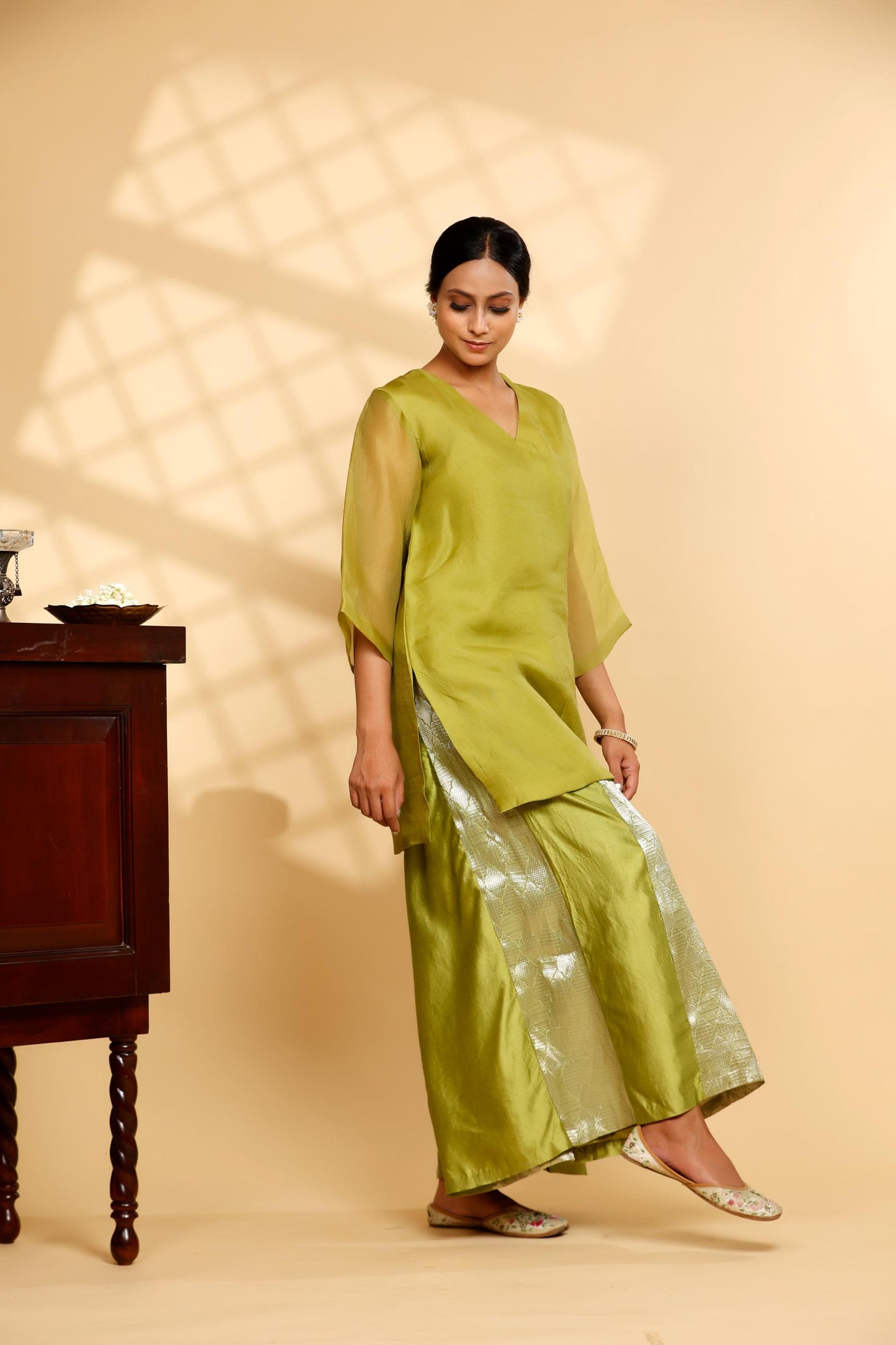 GREEN V-NECK KURTA SET
