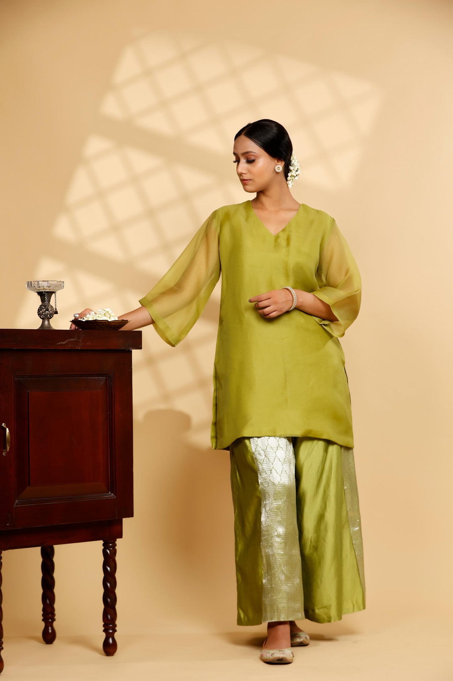 GREEN V-NECK KURTA SET