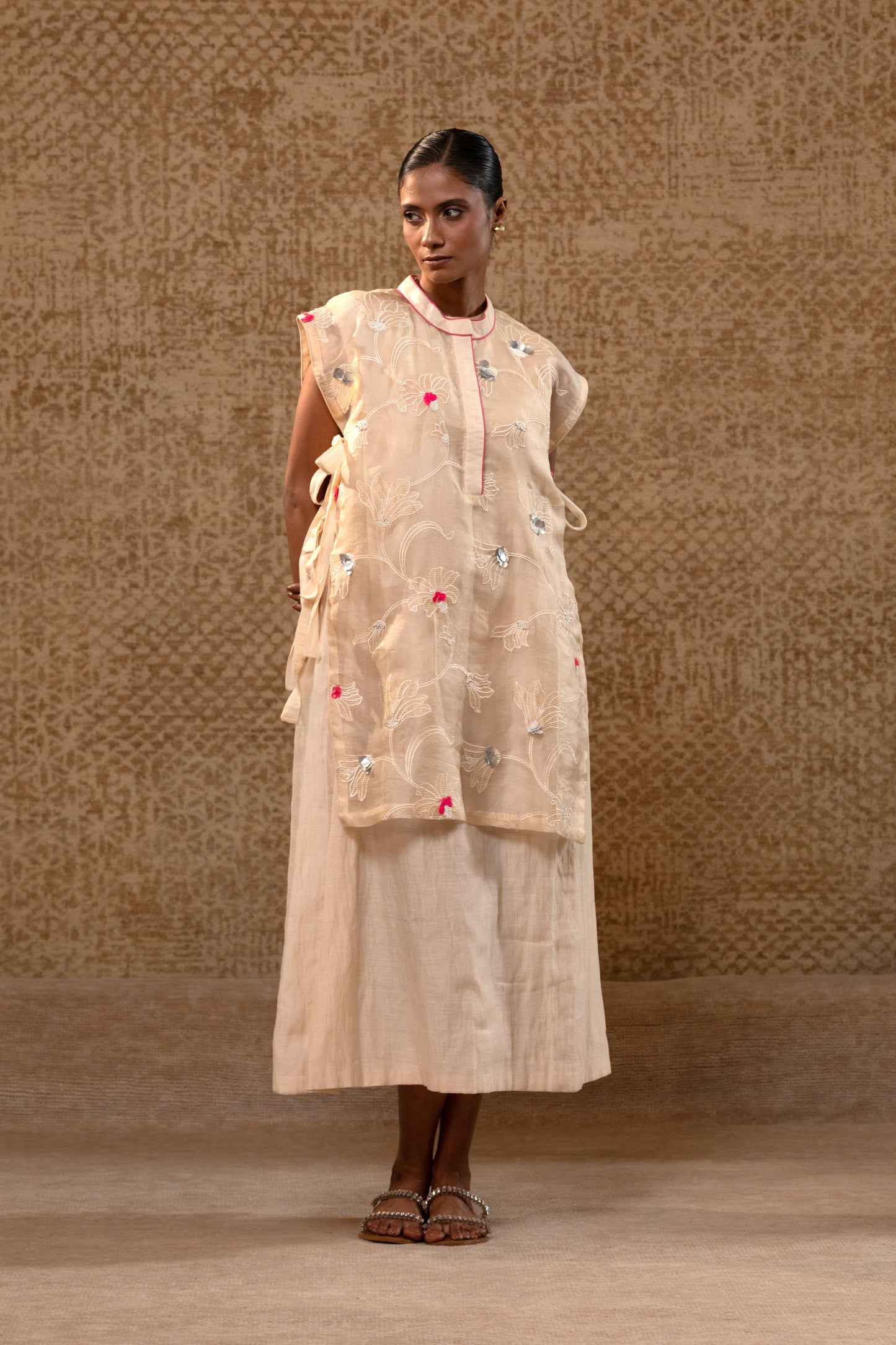 EEDA TARAL ALINE DRESS WITH LONGCAPE