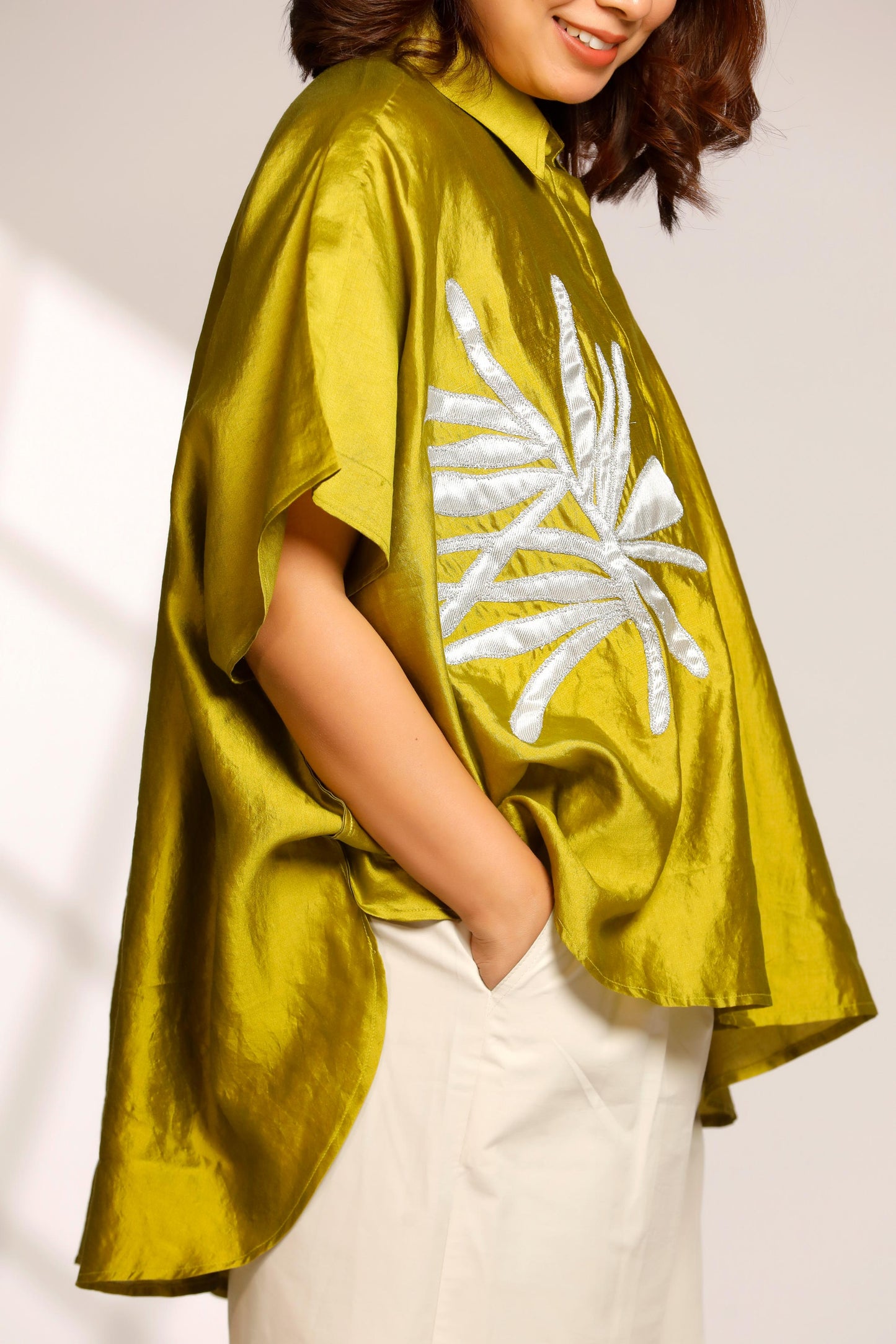 EEDA ONESIDE PATCH SHIRT GREEN