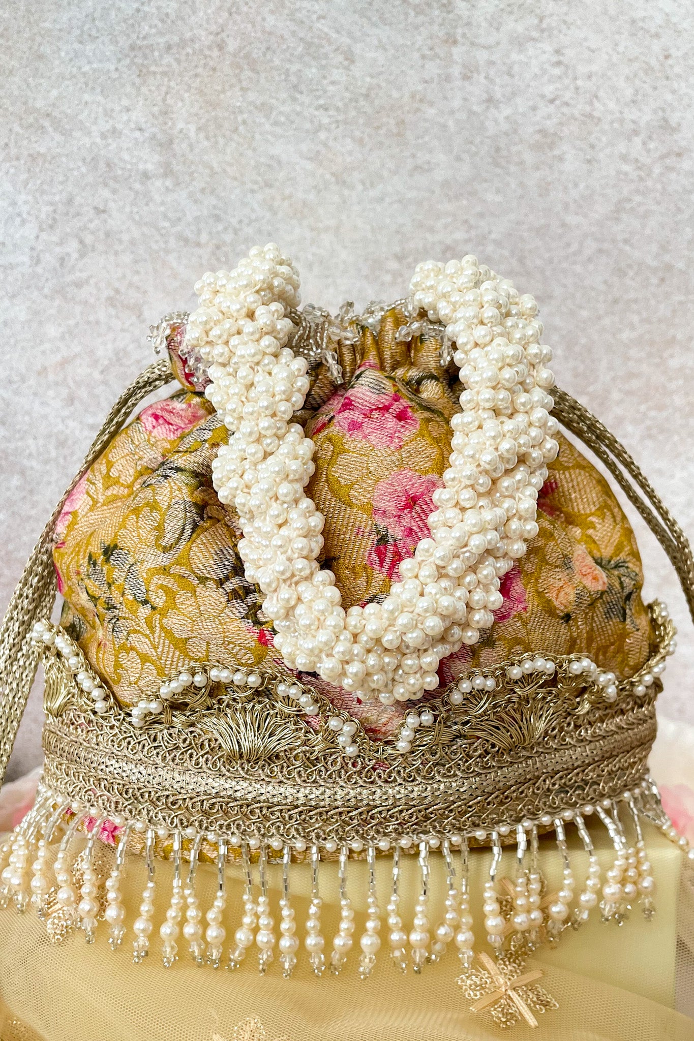 ELORA POTLI