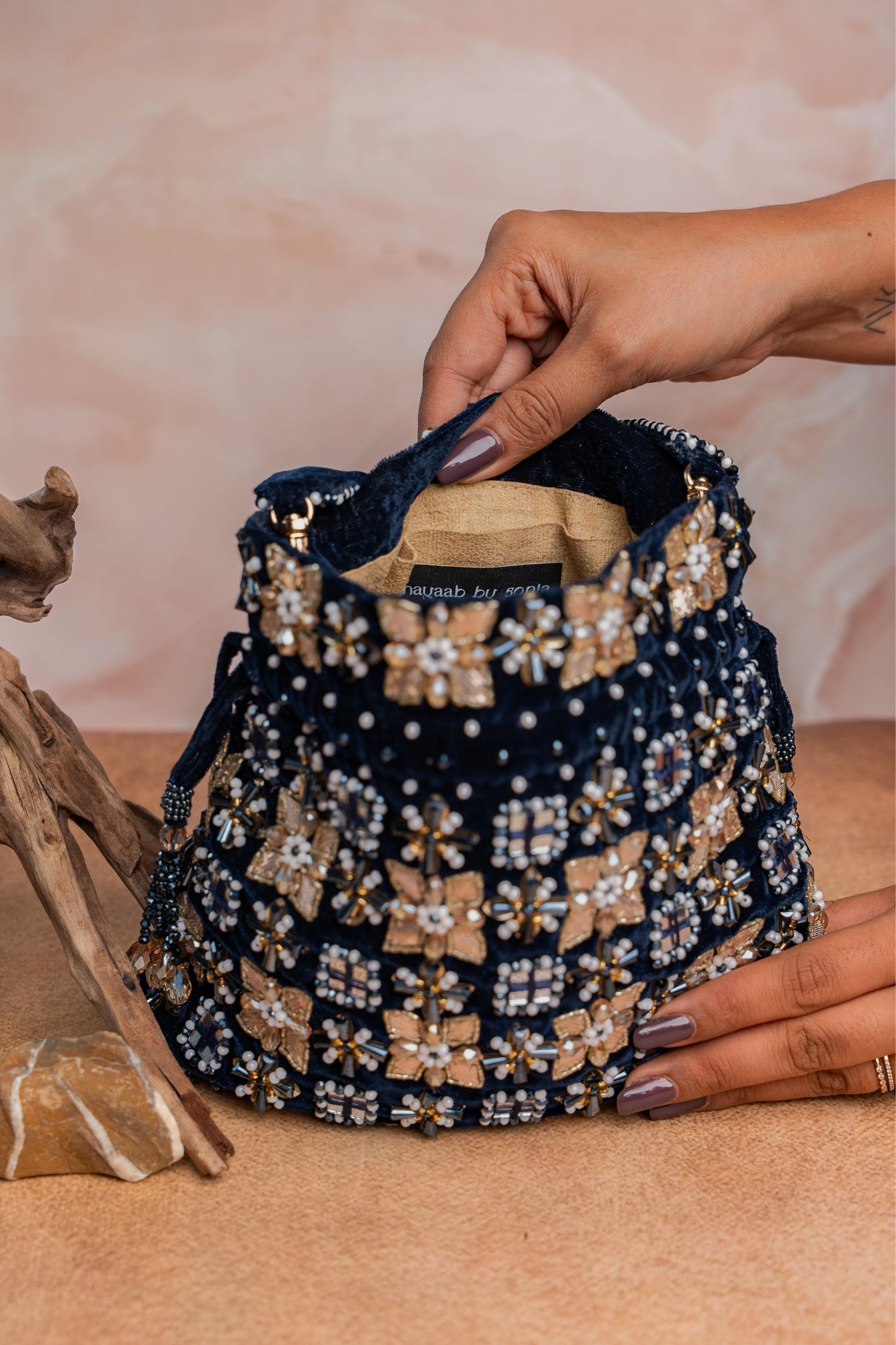 FLORAL TRELLIS NAVY