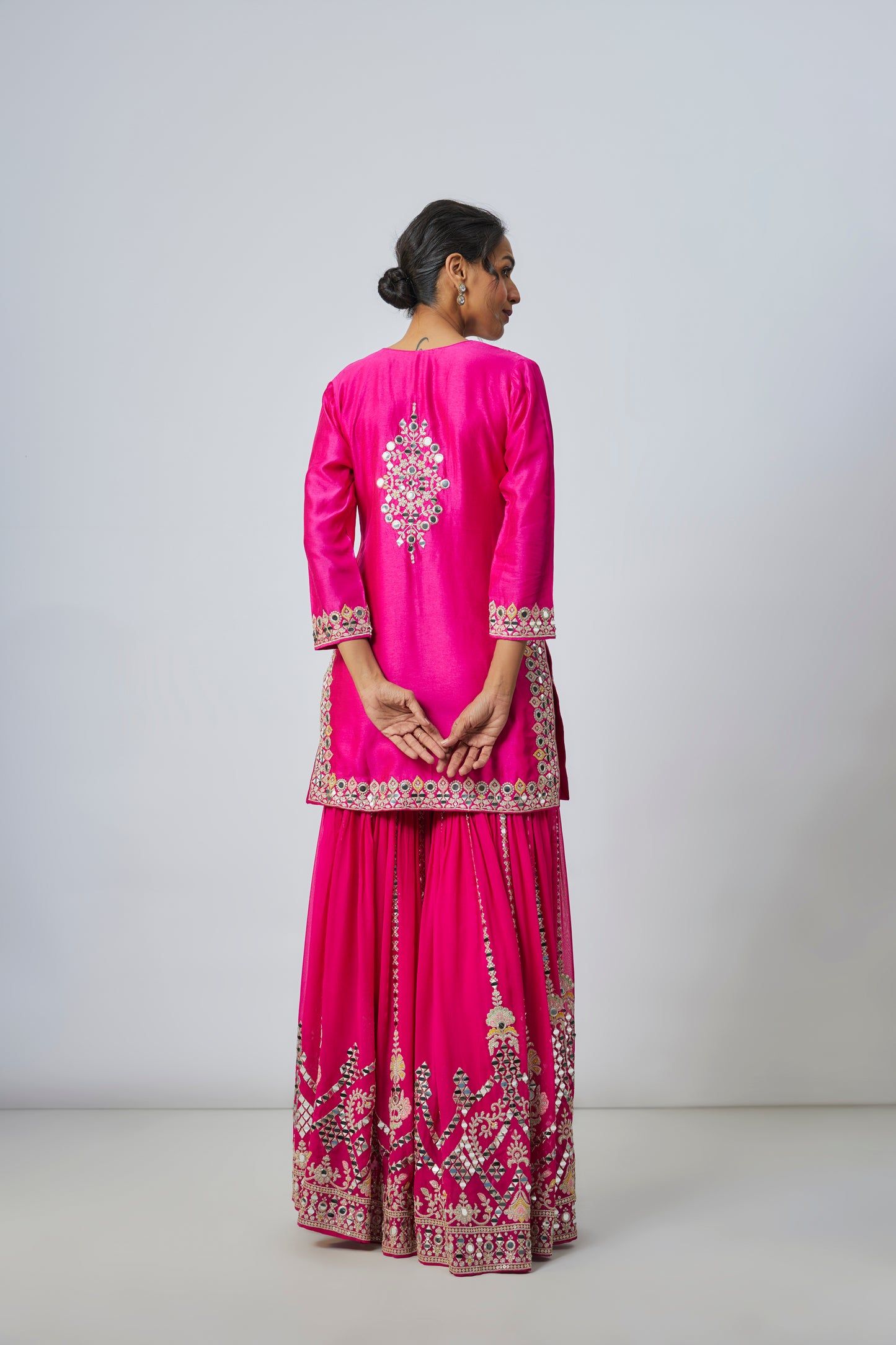 EKANTIKA SHARARA SET