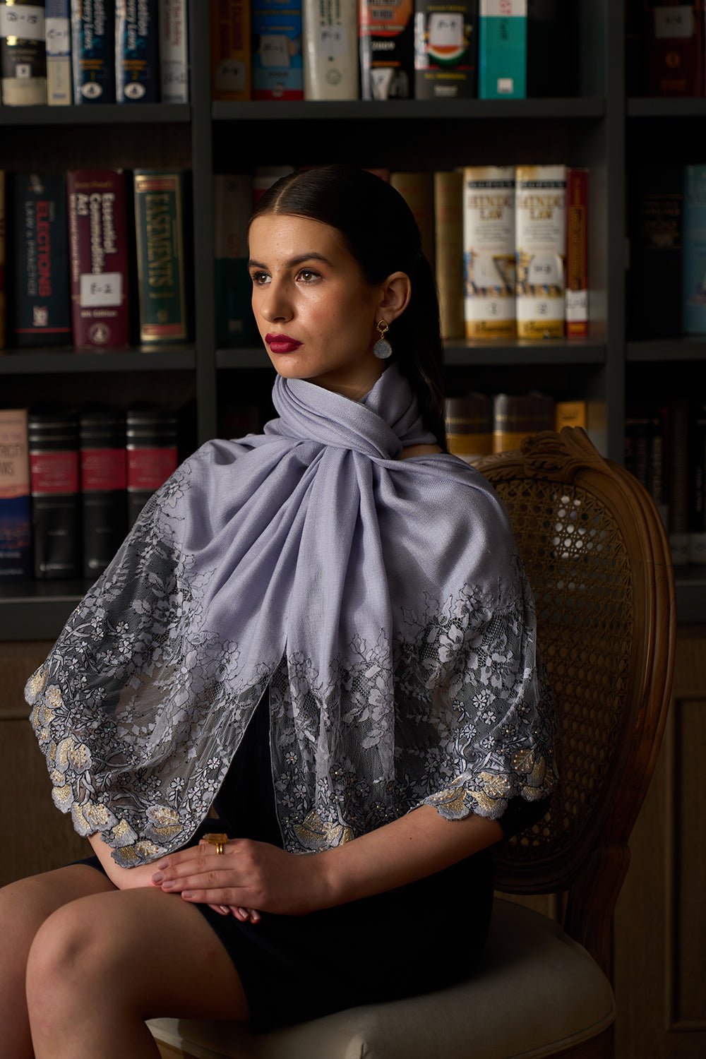 DAINTY PETALS EMBROIDERED STOLE