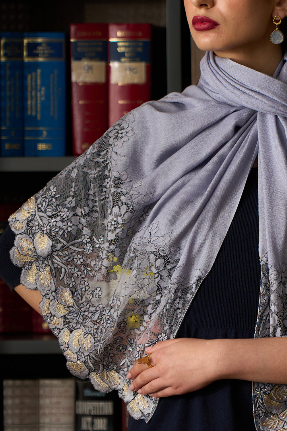 DAINTY PETALS EMBROIDERED STOLE