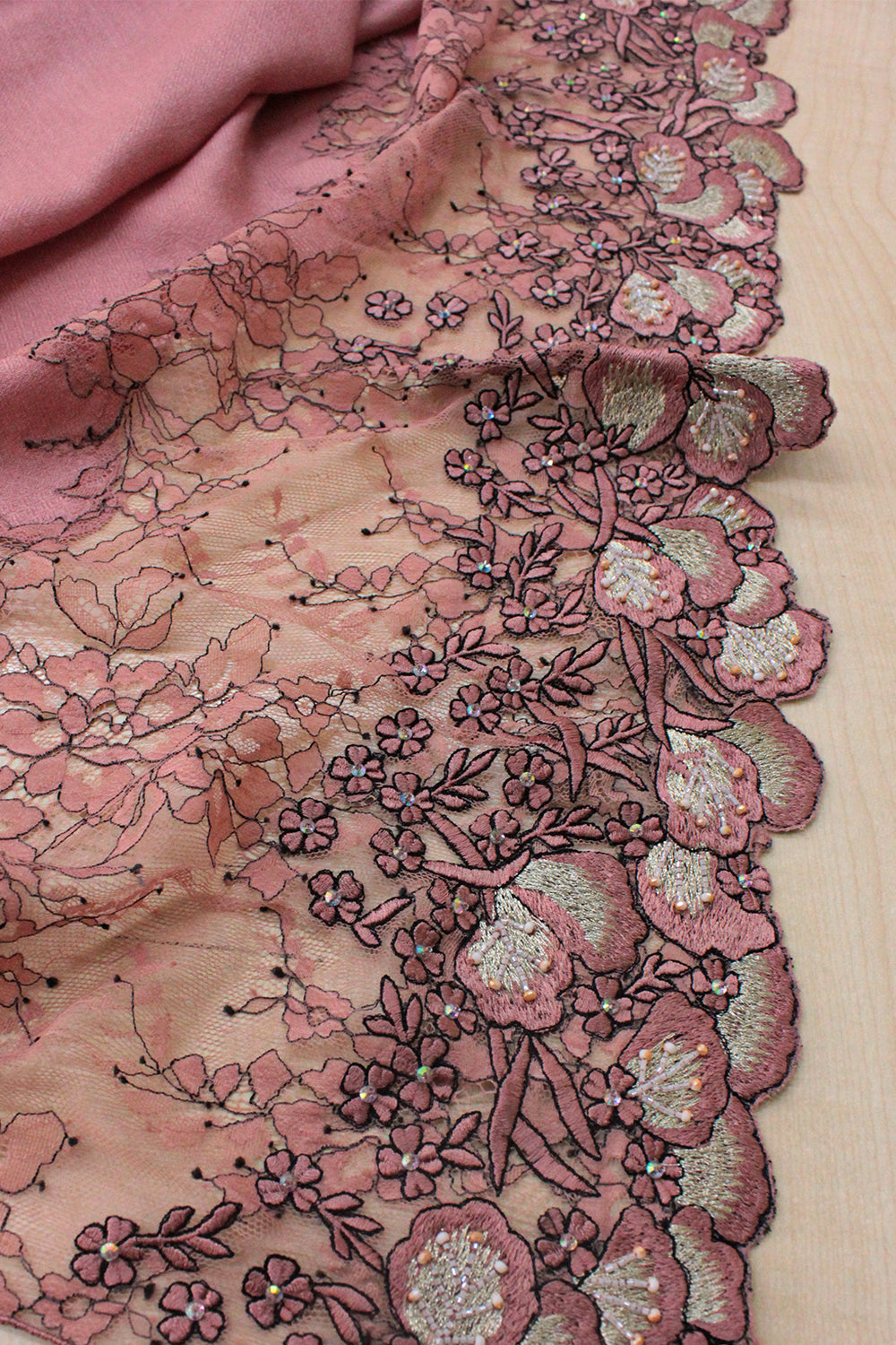 DAINTY PETALS EMBROIDERED STOLE