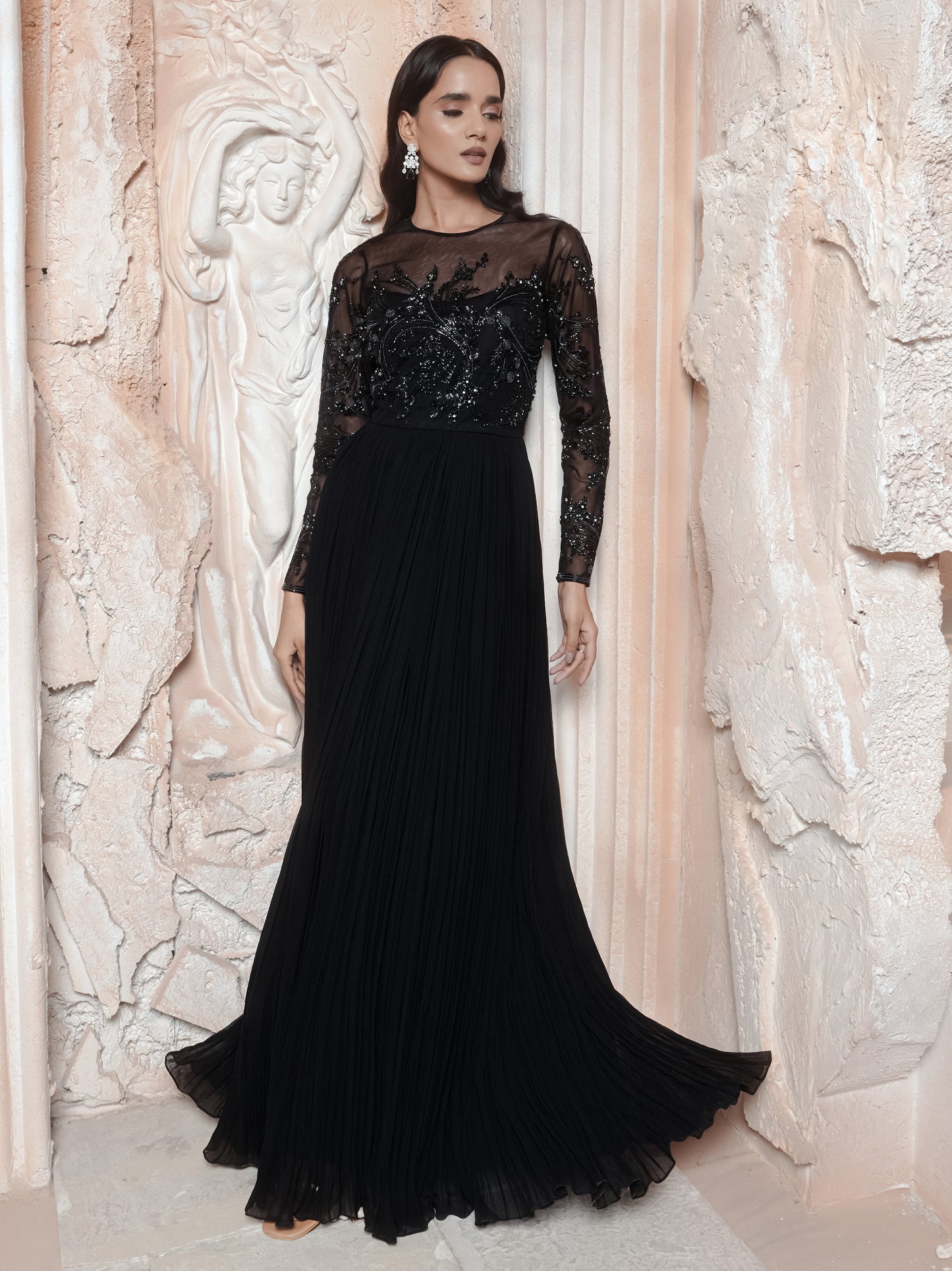 BLACK GOWN