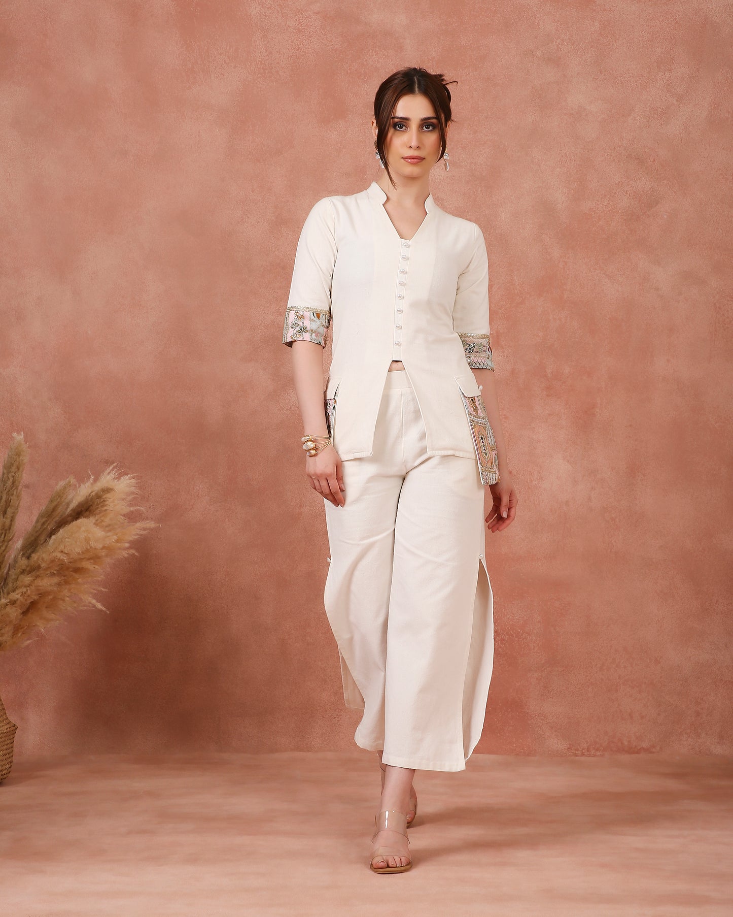 BIG POCKETS WITH SLIT ON PANT ON LINEN