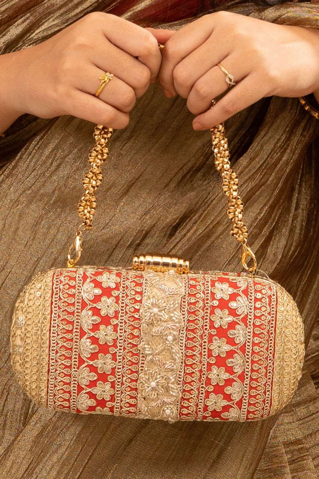 NAAZ CAPSULE CLUTCH
