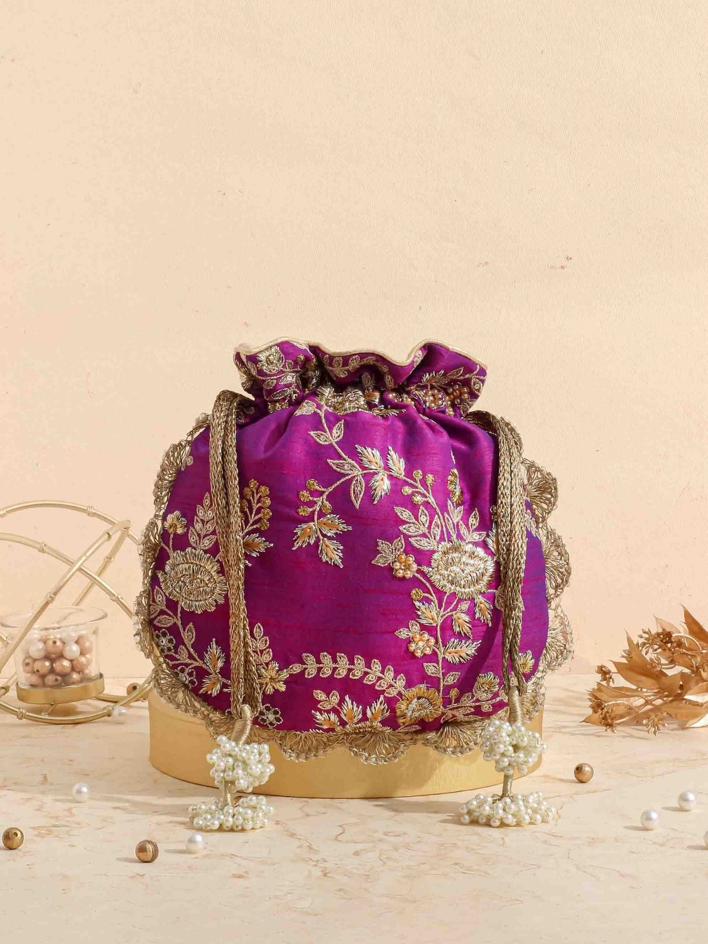 EMBROIDERED SCALLOP POTLI BAG