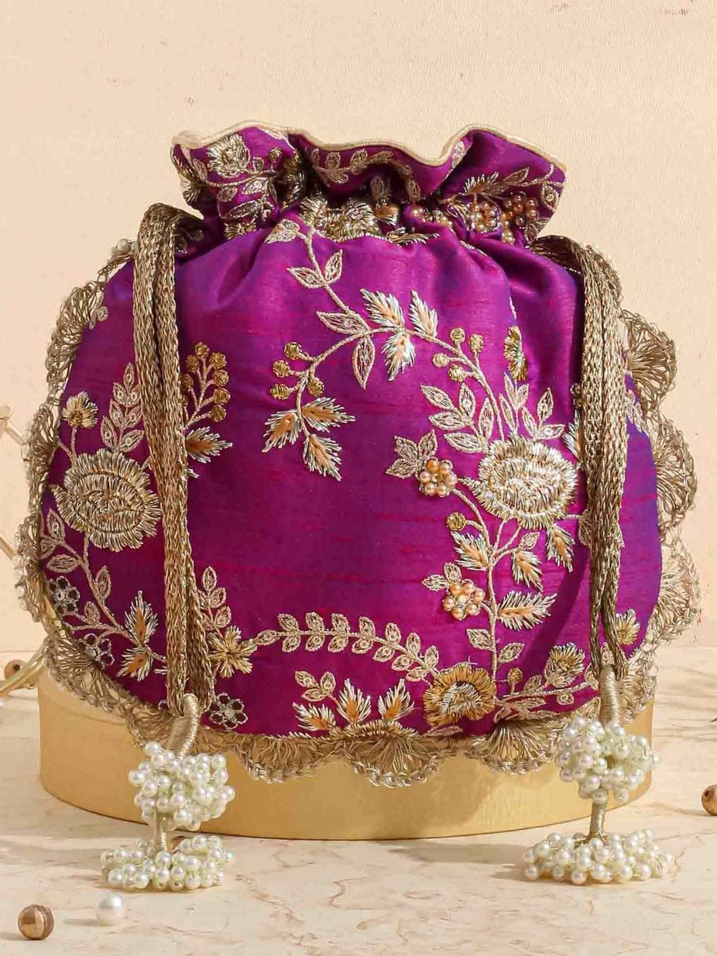 EMBROIDERED SCALLOP POTLI BAG