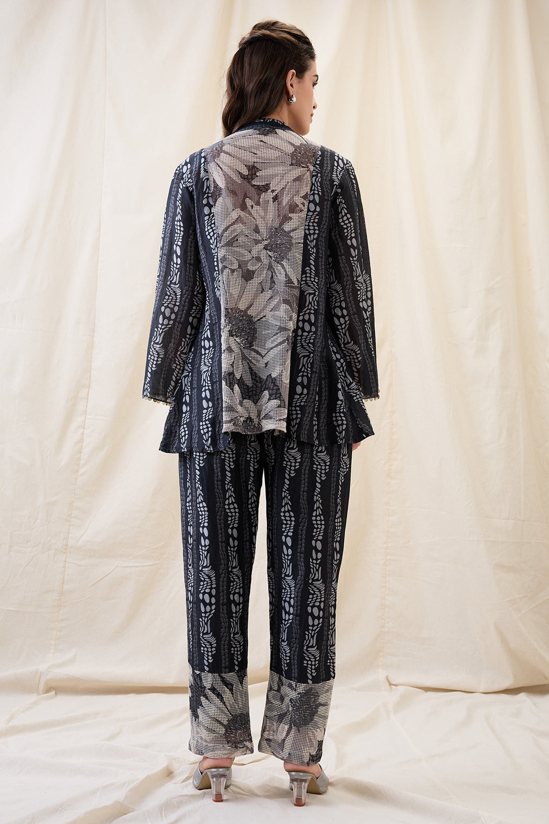RAVYA EMBELLISHED FRONT TIE-UPS CO-ORD SET