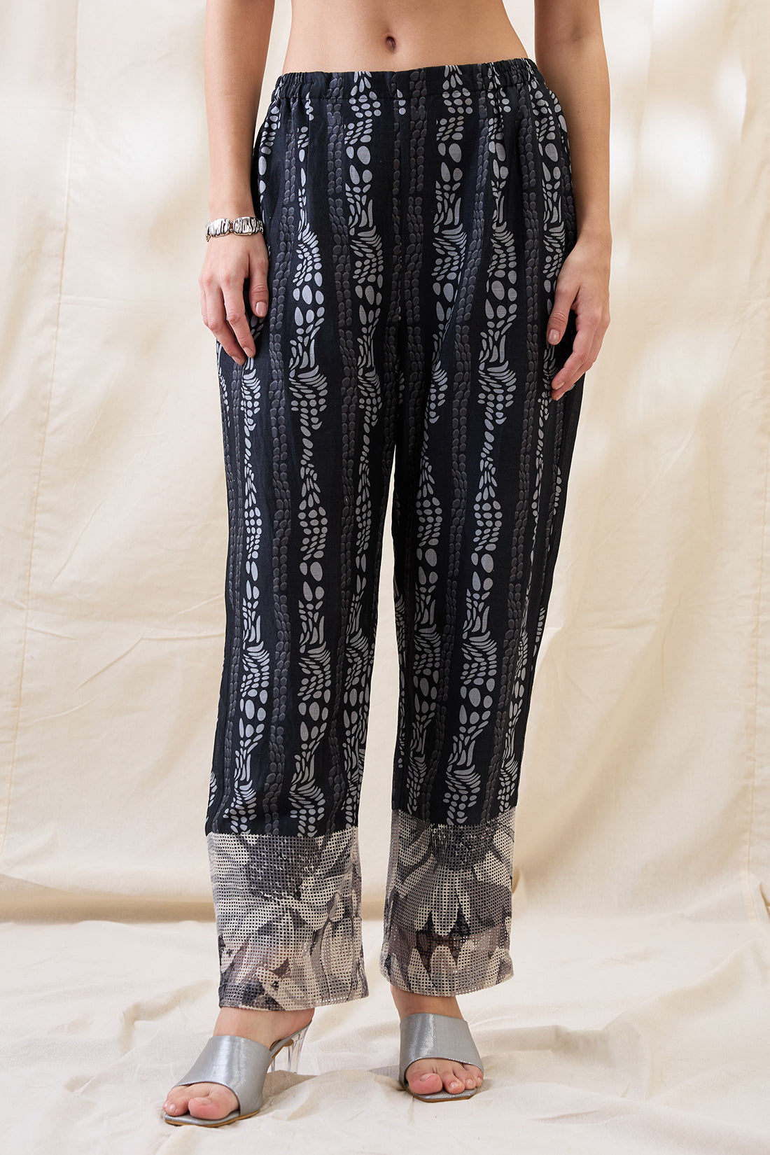 RAVYA EMBELLISHED FRONT TIE-UPS CO-ORD SET