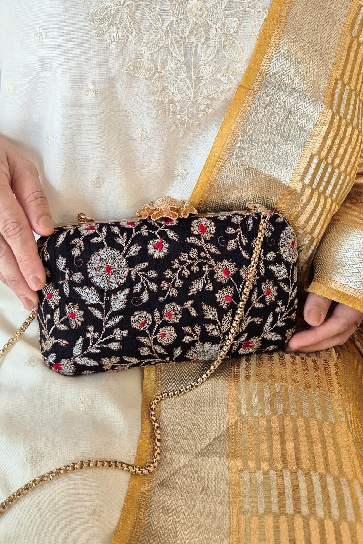 SAAZ EMBROIDERED CLUTCH - BLACK