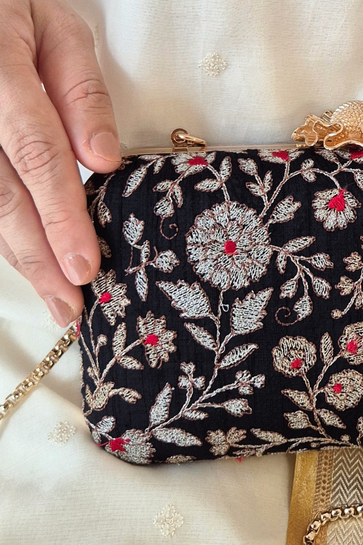 SAAZ EMBROIDERED CLUTCH - BLACK