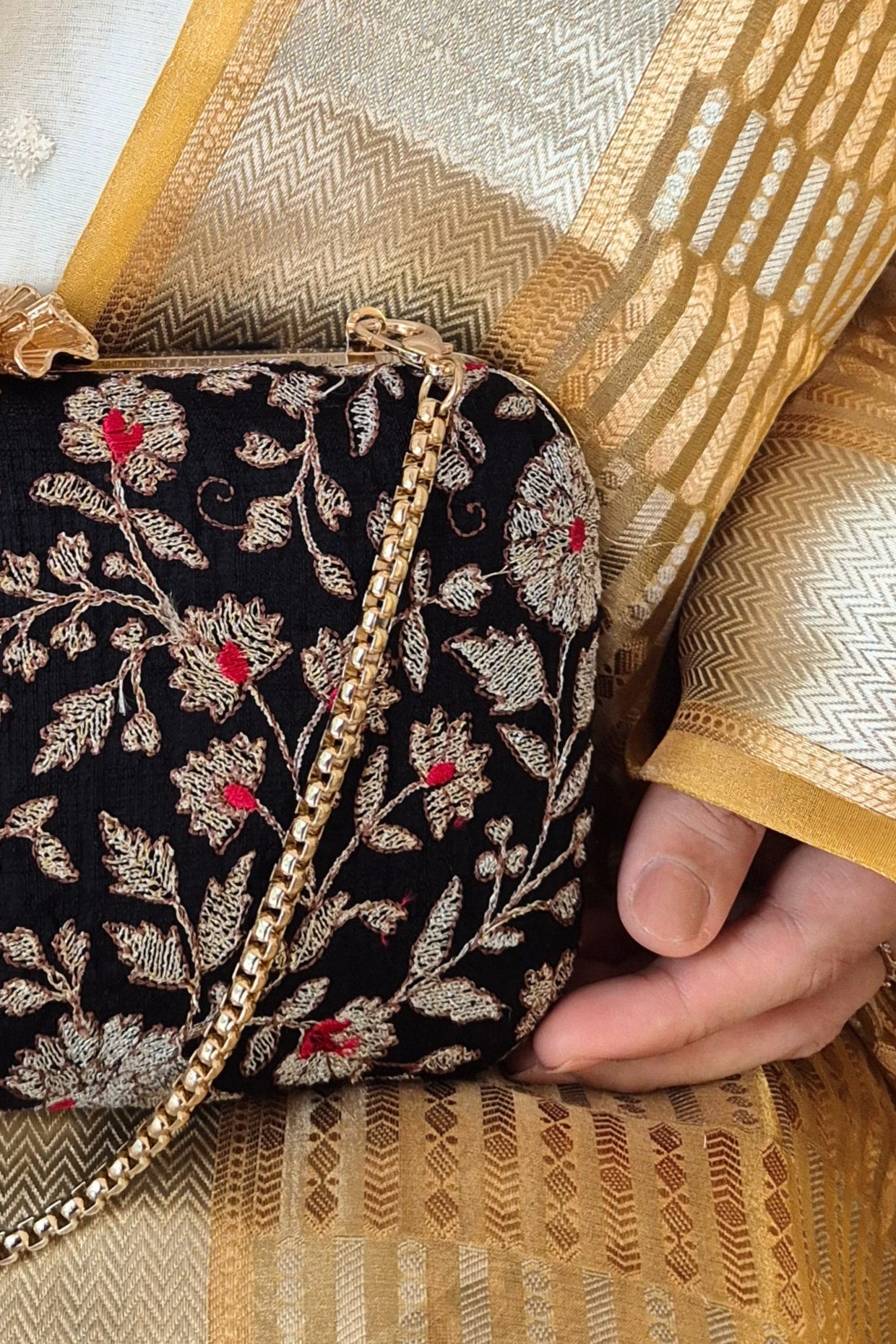 SAAZ EMBROIDERED CLUTCH - BLACK