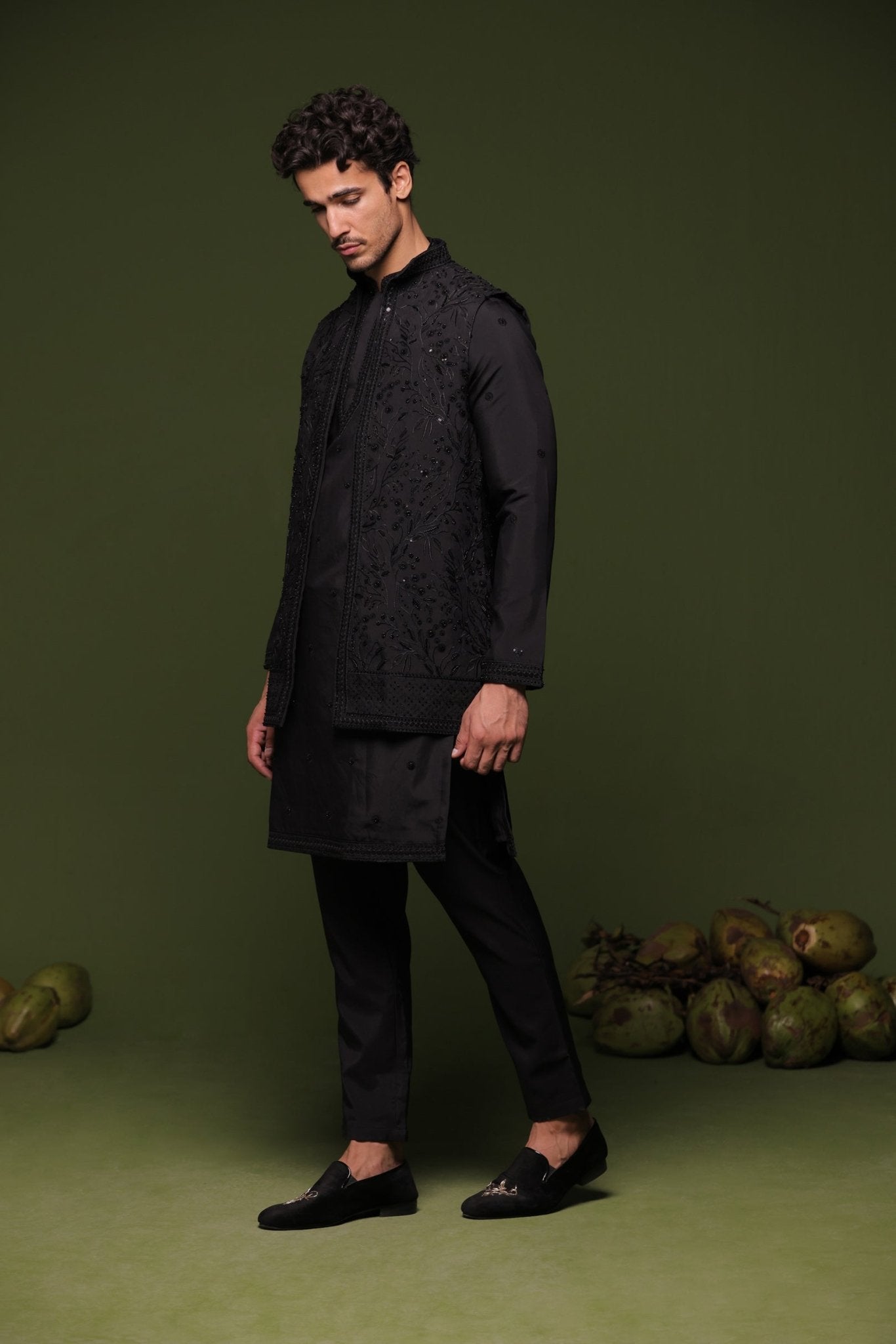 CHITTA BLACK JACKET KURTA SET WITH TROUSER - White Maison de Couture