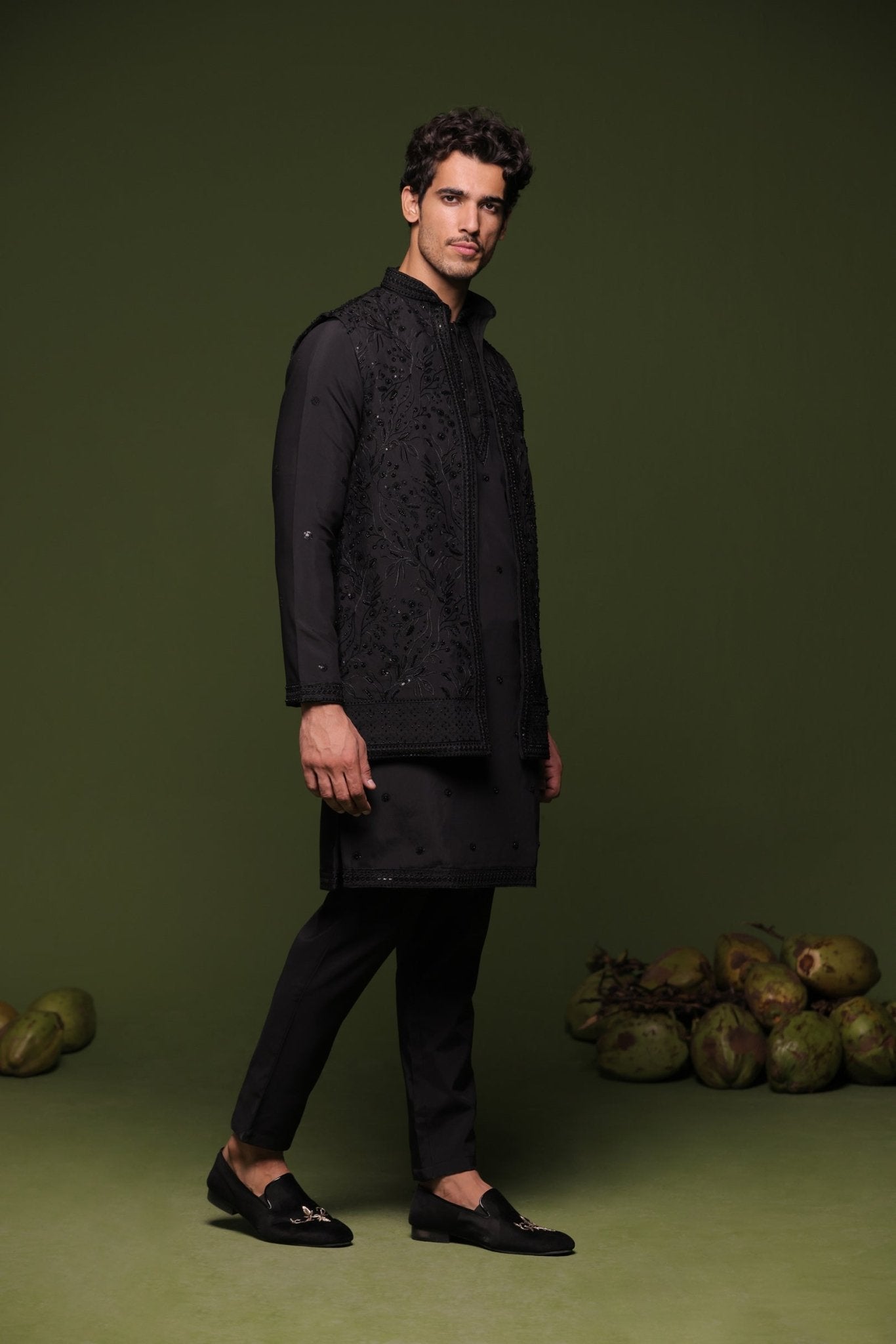 CHITTA BLACK JACKET KURTA SET WITH TROUSER - White Maison de Couture