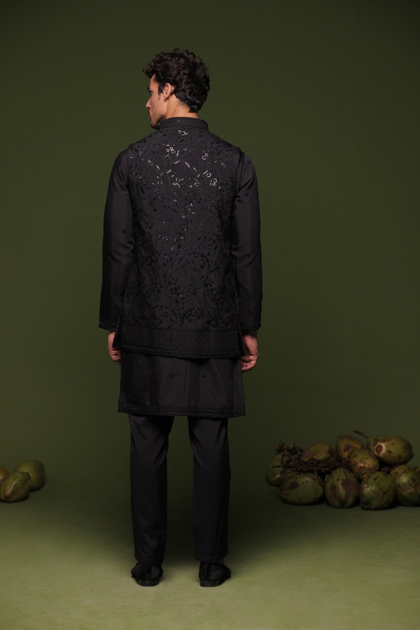 CHITTA BLACK JACKET KURTA SET WITH TROUSER - White Maison de Couture