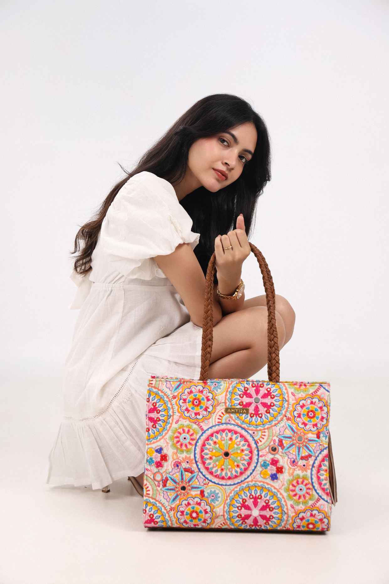 LILY EMBROIDERED MULTICOLOR BOX TOTE BAG - White Maison de Couture