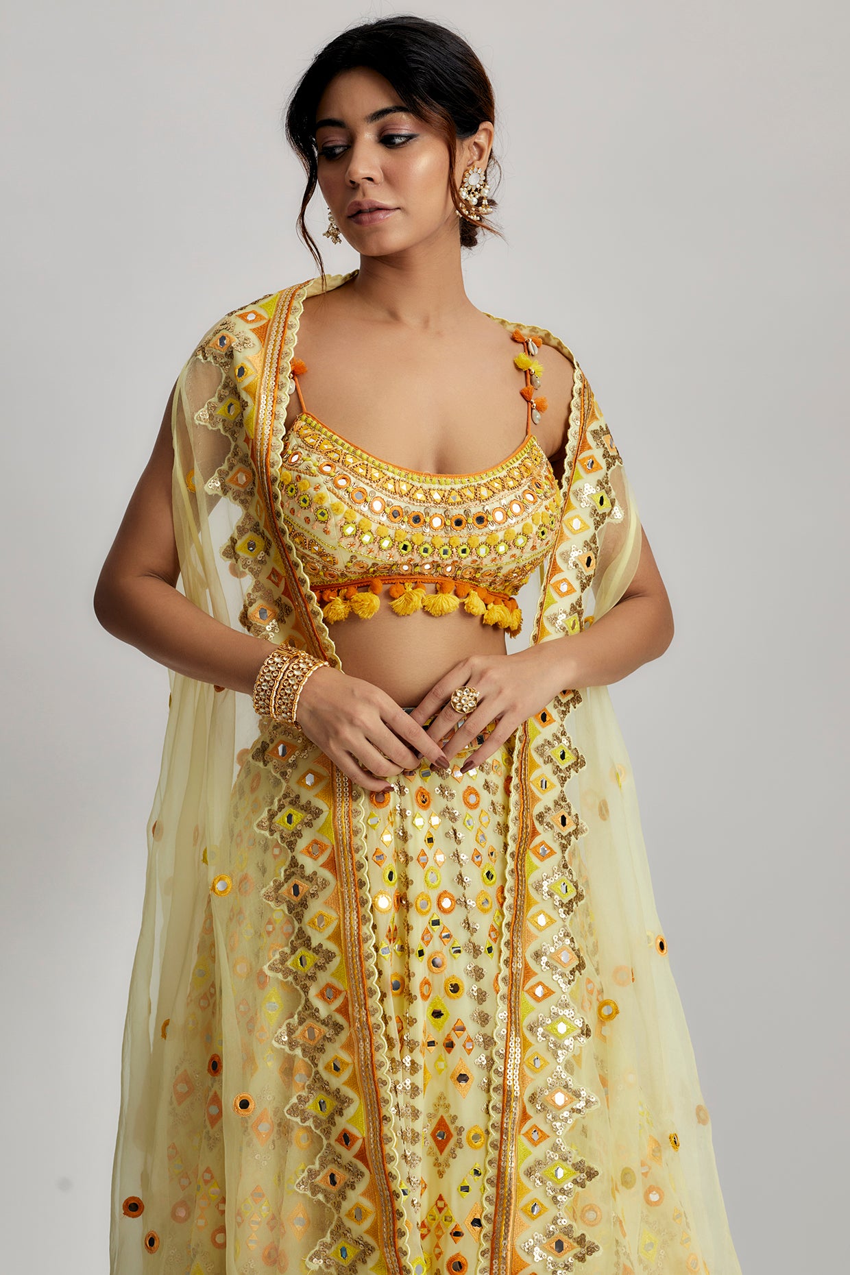 ASHI LEHENGA WITH CAPE SET