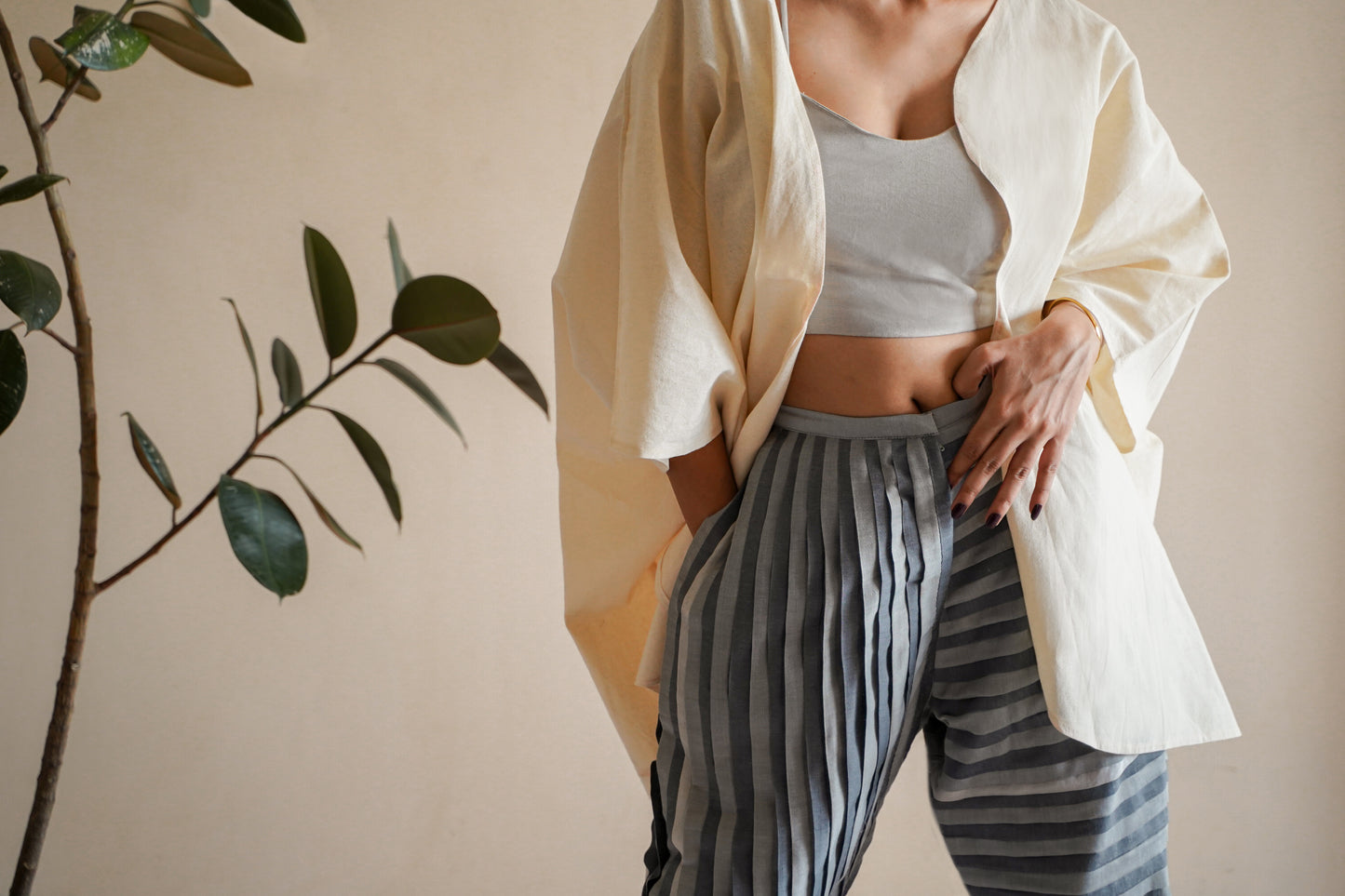GREY STRIPED PLEATED PANT SET