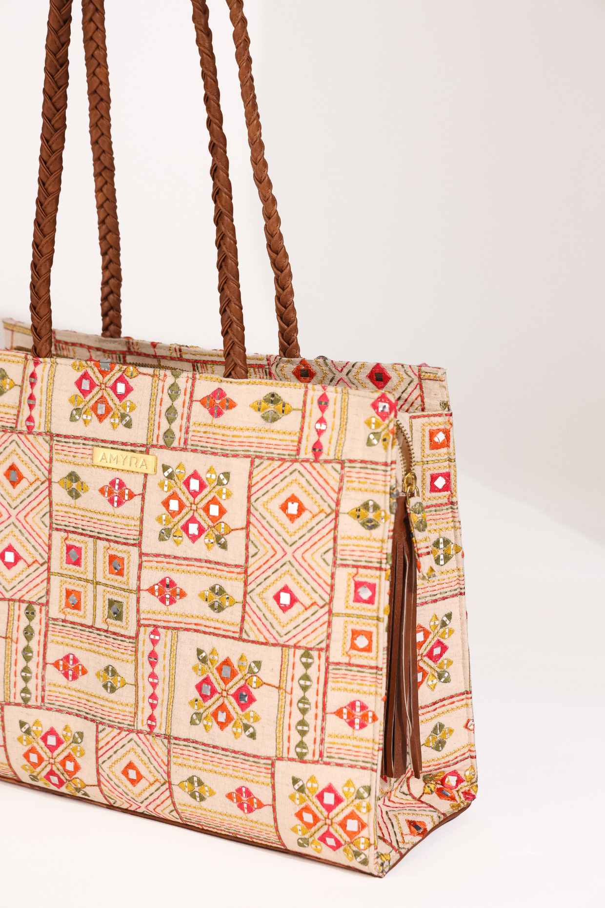 ZIANA EMBROIDERED MULTICOLOR BOX TOTE BAG - White Maison de Couture