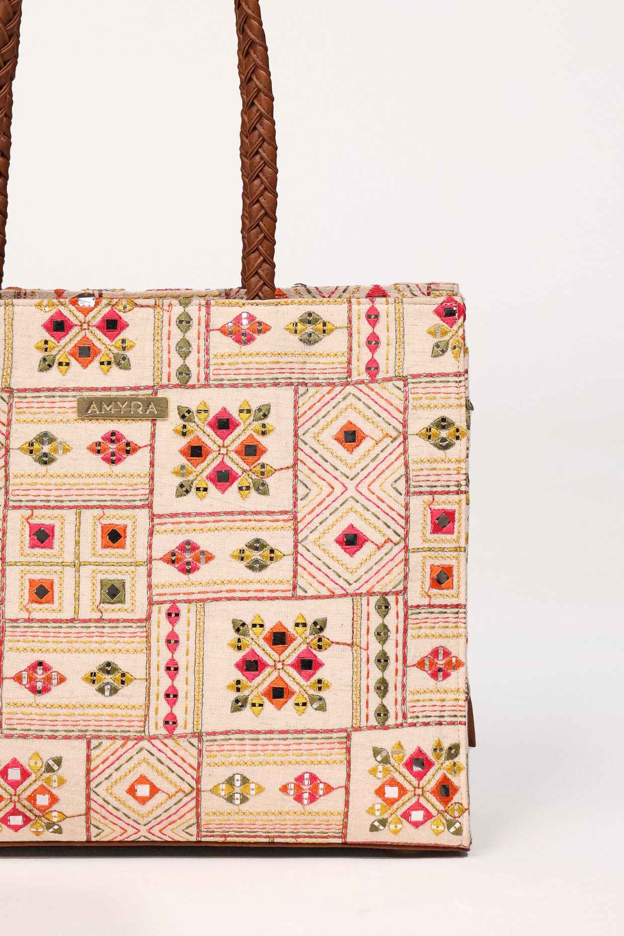 ZIANA EMBROIDERED MULTICOLOR BOX TOTE BAG - White Maison de Couture