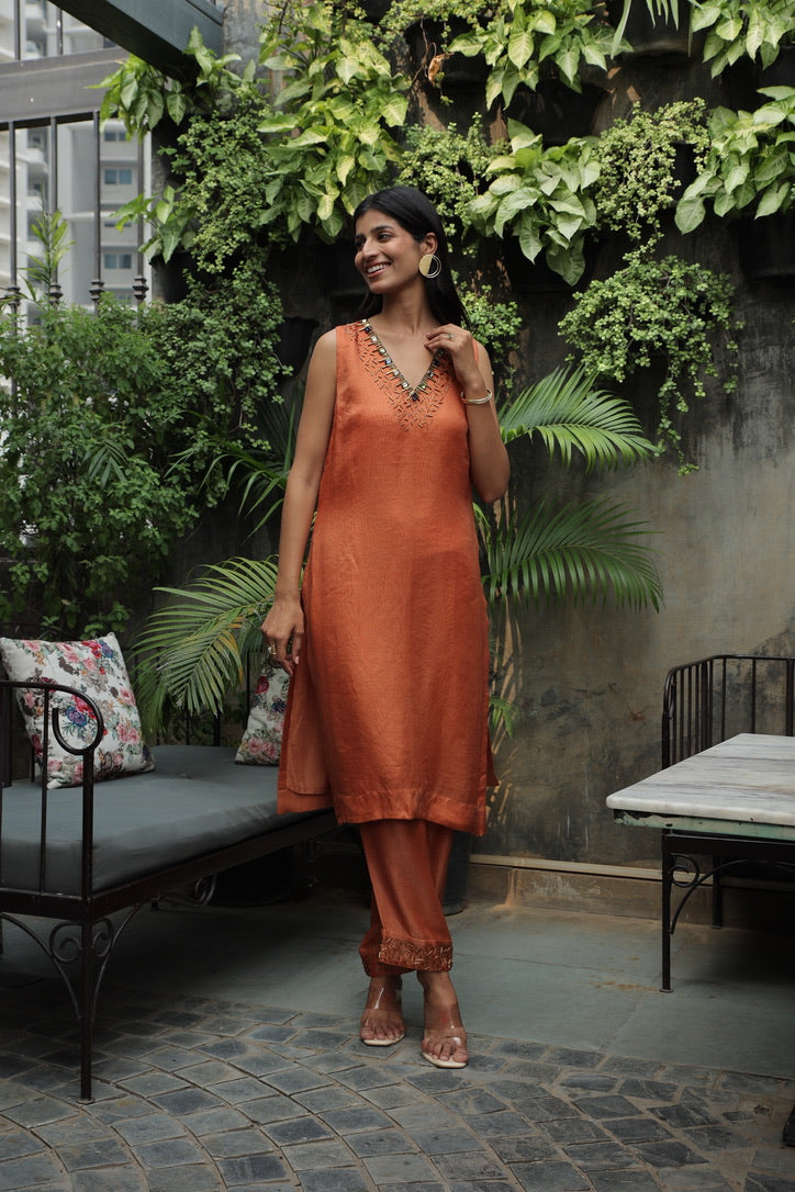 HOOR - ORGANZA STRAIGHT KURTA WITH PANT