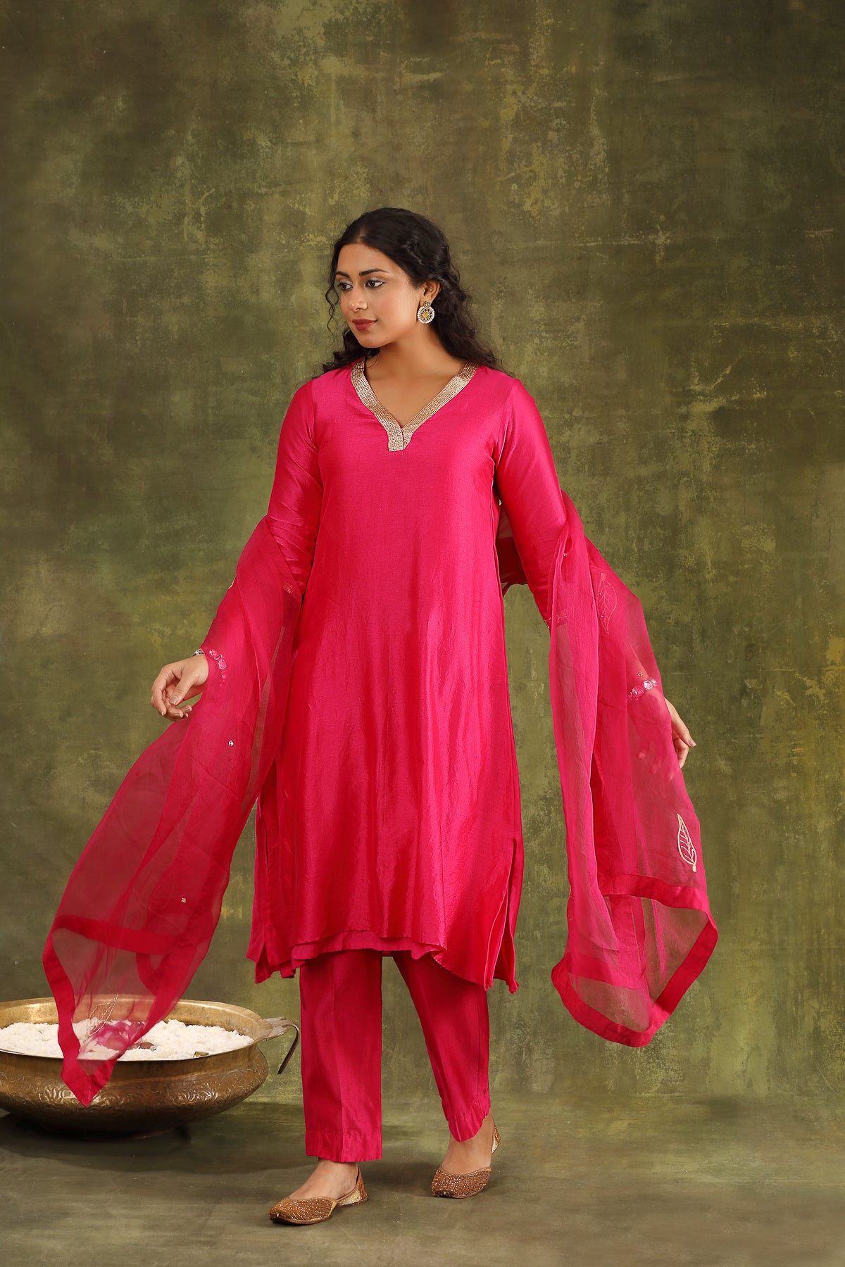 MAGENTA PINK HAND EMBROIDERED SILK CHANDERI SUIT SET WITH DUPATTA