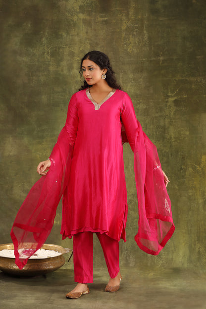 MAGENTA PINK HAND EMBROIDERED SILK CHANDERI SUIT SET WITH DUPATTA
