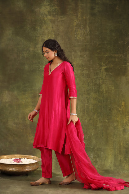 MAGENTA PINK HAND EMBROIDERED SILK CHANDERI SUIT SET WITH DUPATTA