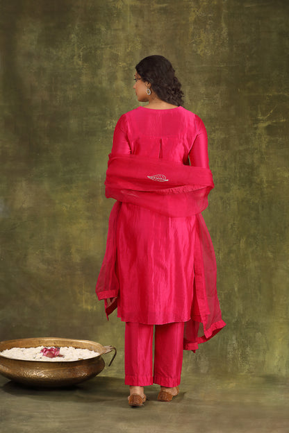 MAGENTA PINK HAND EMBROIDERED SILK CHANDERI SUIT SET WITH DUPATTA