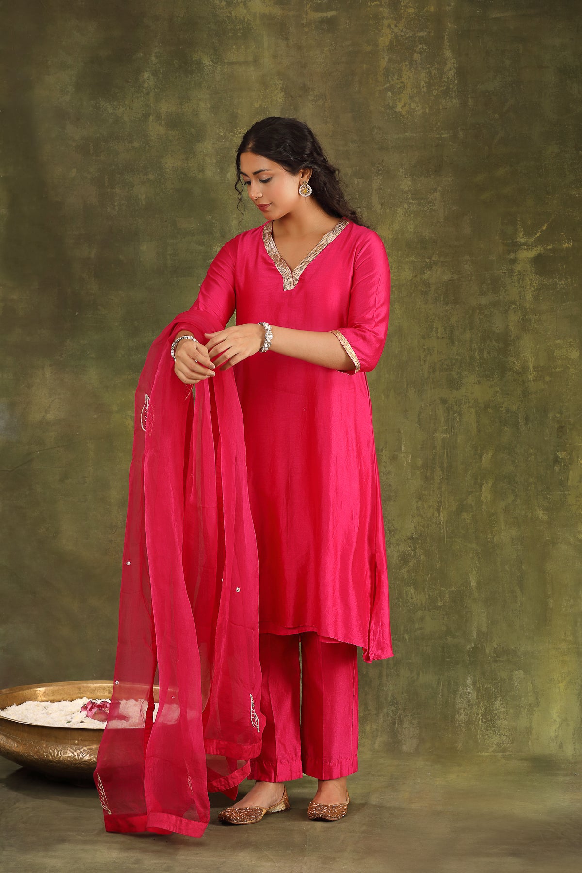 MAGENTA PINK HAND EMBROIDERED SILK CHANDERI SUIT SET WITH DUPATTA