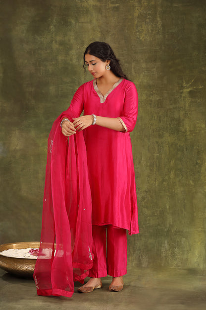 MAGENTA PINK HAND EMBROIDERED SILK CHANDERI SUIT SET WITH DUPATTA