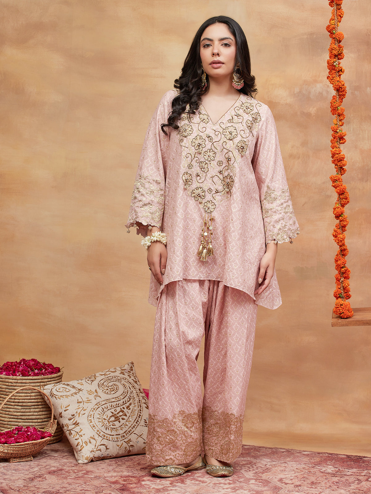 MANIKARNIKA KUSUM HAND EMBROIDERED BANARSI FARSHI SET