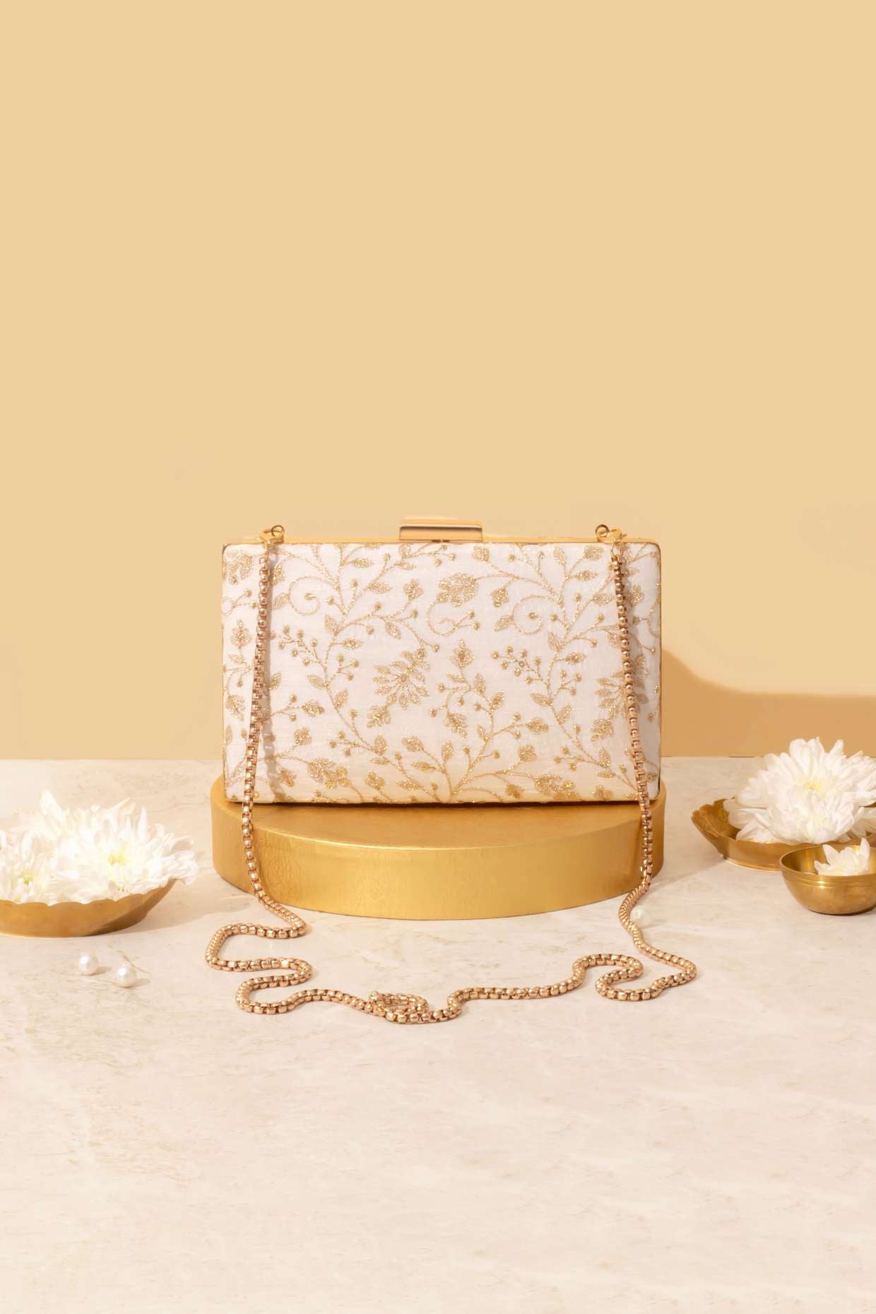 ANTARI EMBROIDERED CLUTCH - OFF WHITE