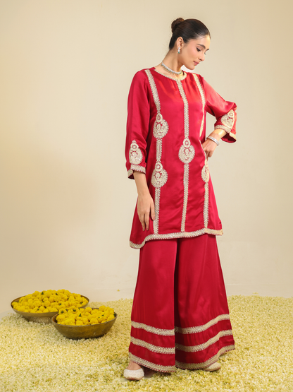 RED ZAINAA KURTA SET